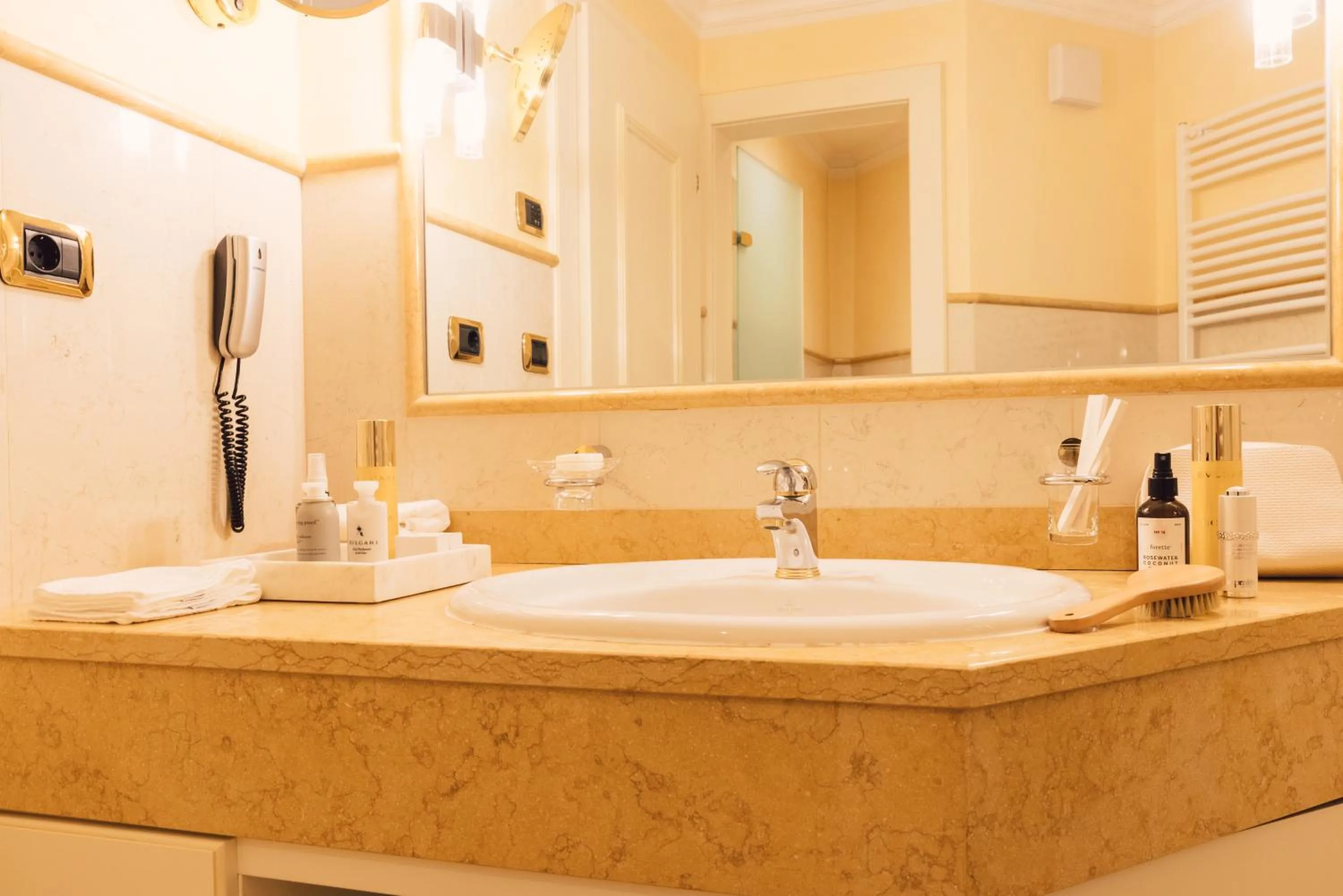 Bathroom in Alpenpalace Luxury Hideaway & Spa Retreat