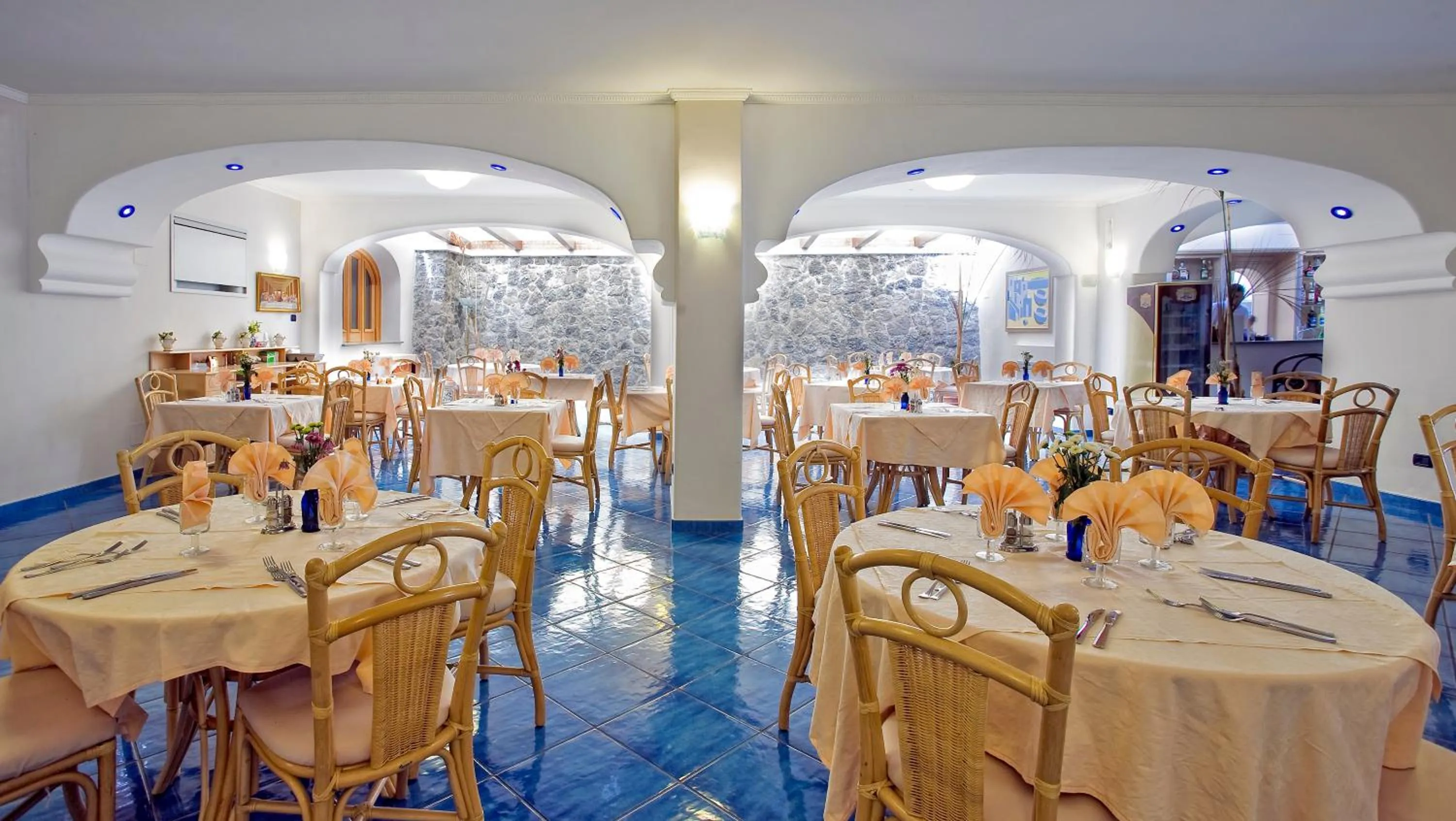 Restaurant/places to eat in Hotel Belvedere