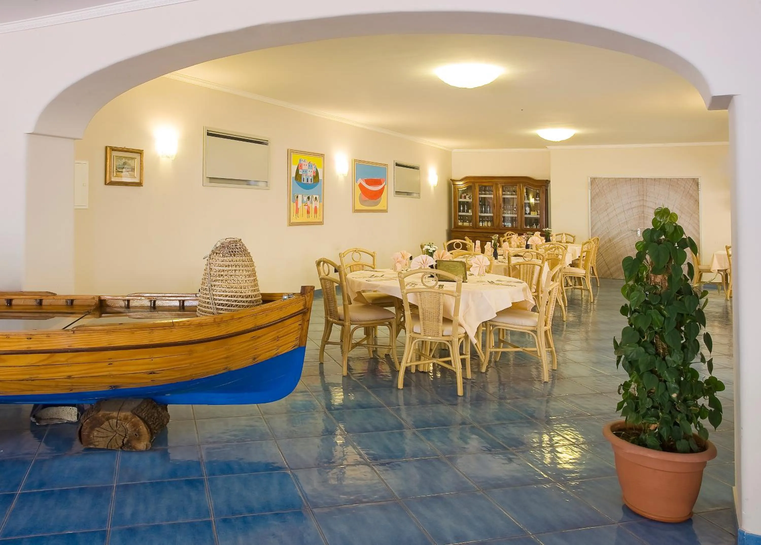 Restaurant/places to eat in Hotel Belvedere