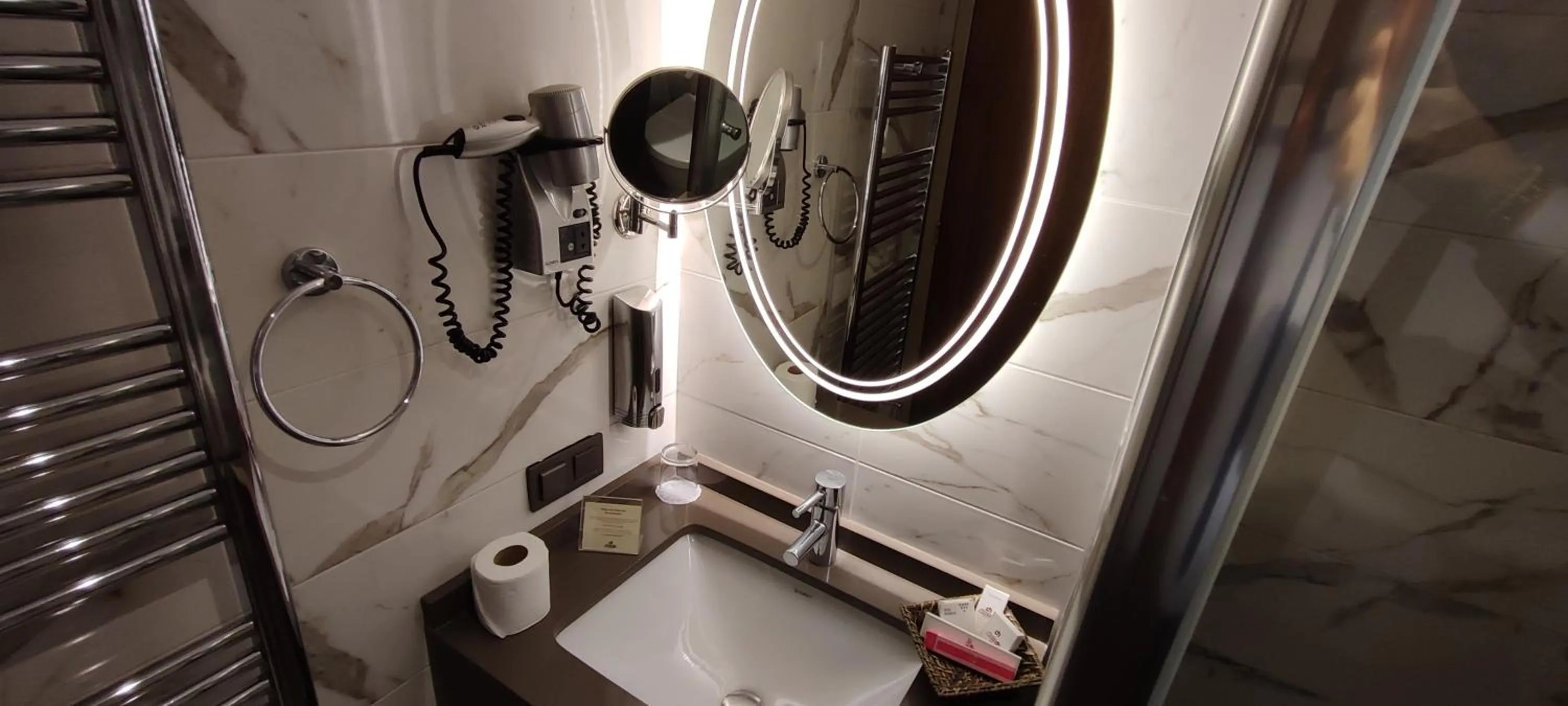 Shower in Cihangir Hotel Bosphorus