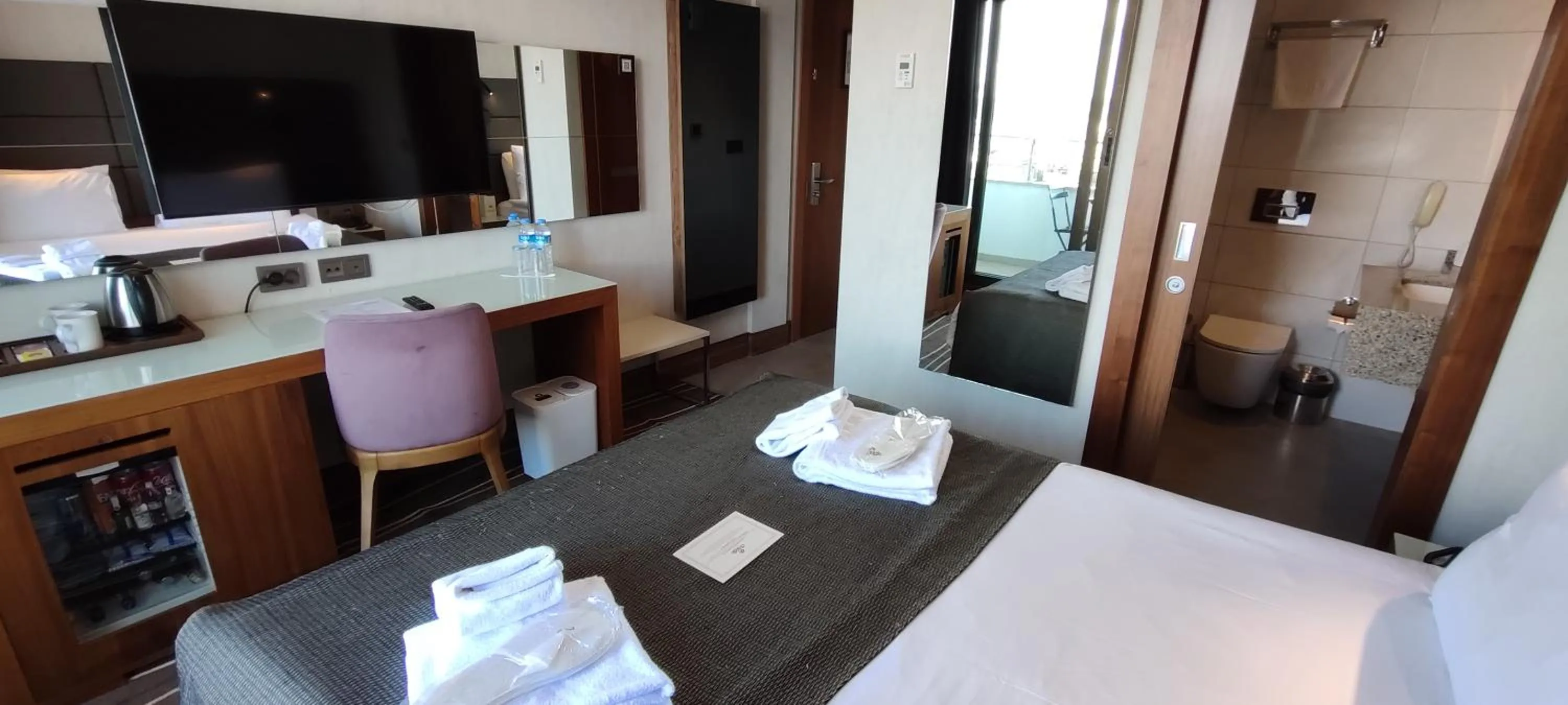 Shower, Bed in Cihangir Hotel Bosphorus