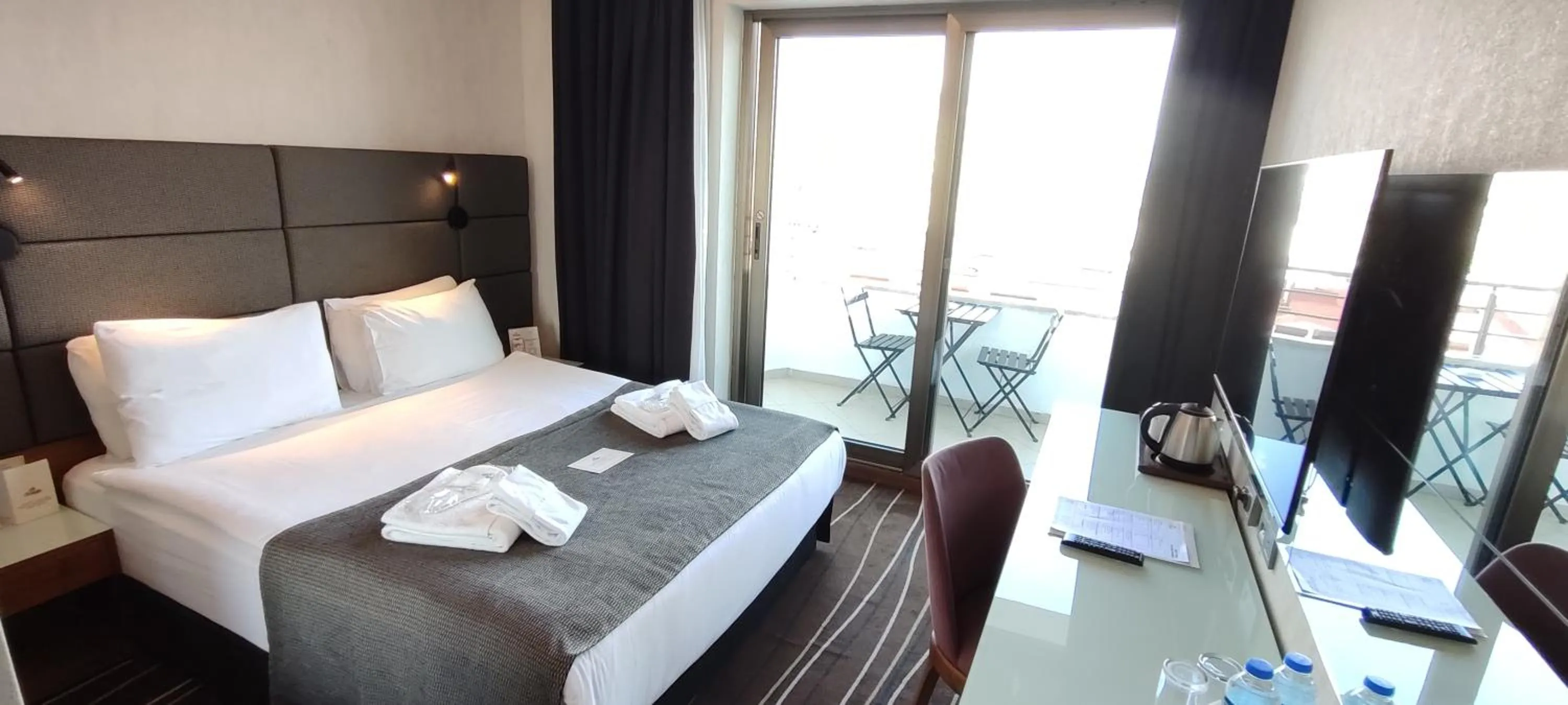 Shower, Bed in Cihangir Hotel Bosphorus