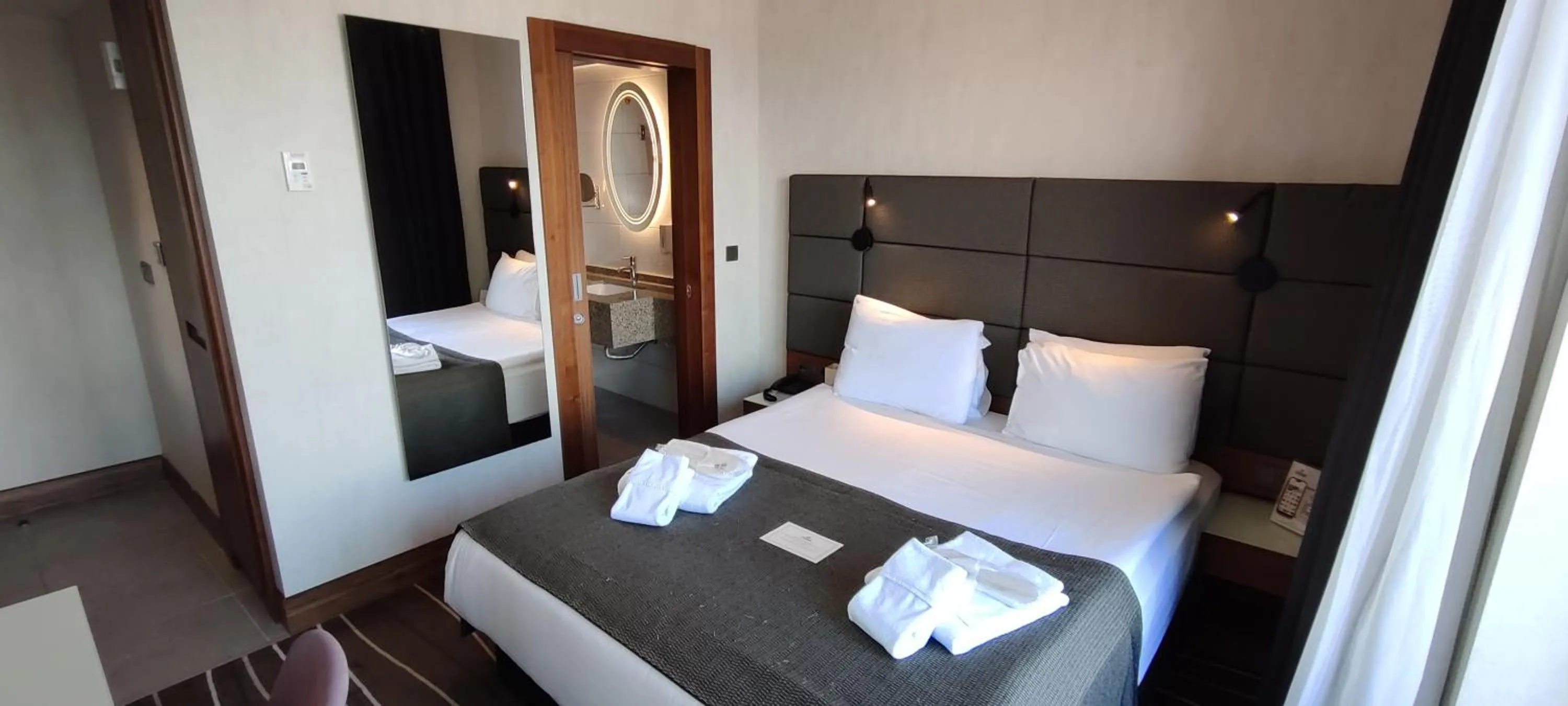 Shower, Bed in Cihangir Hotel Bosphorus