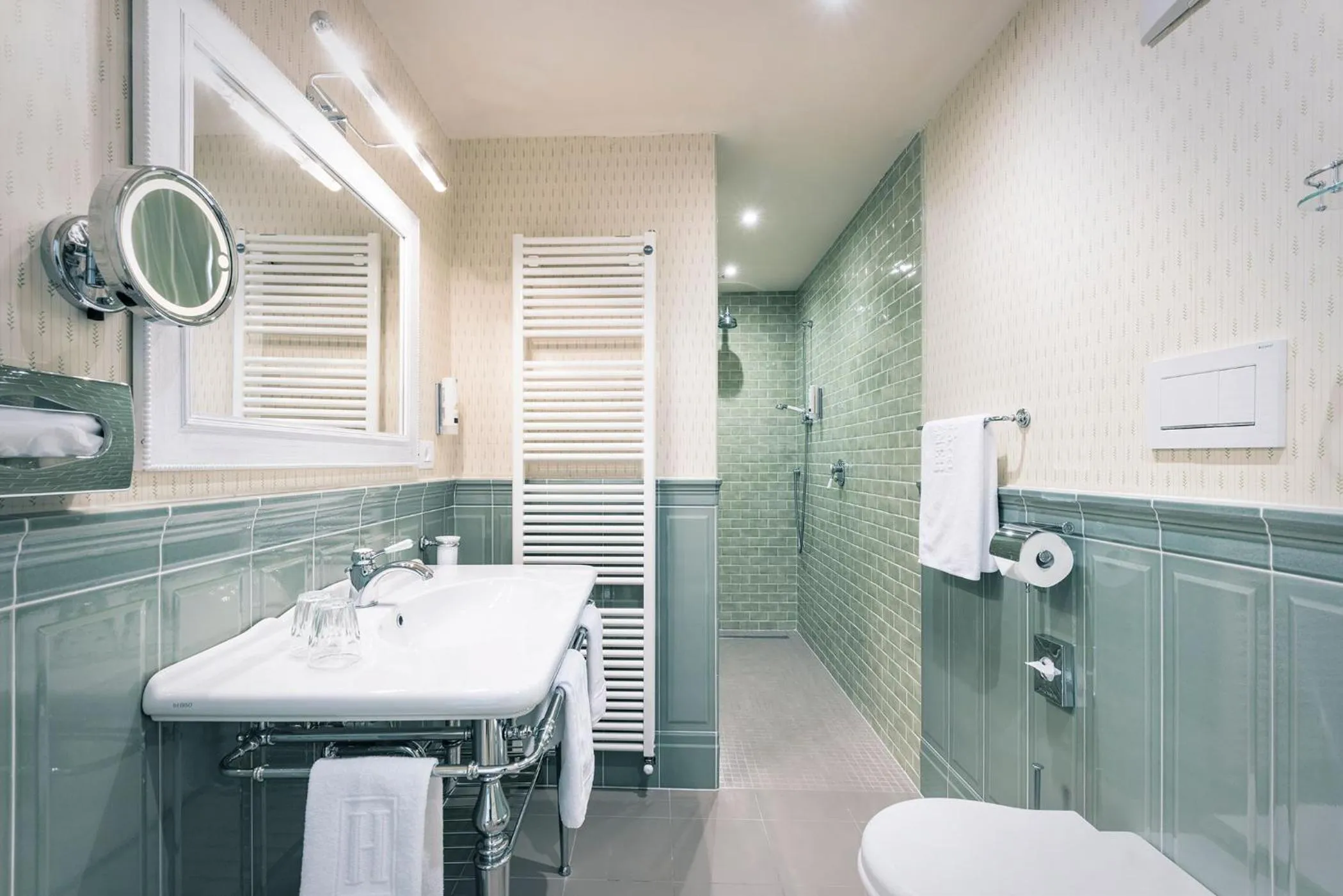 Shower in Parkhotel Holzner