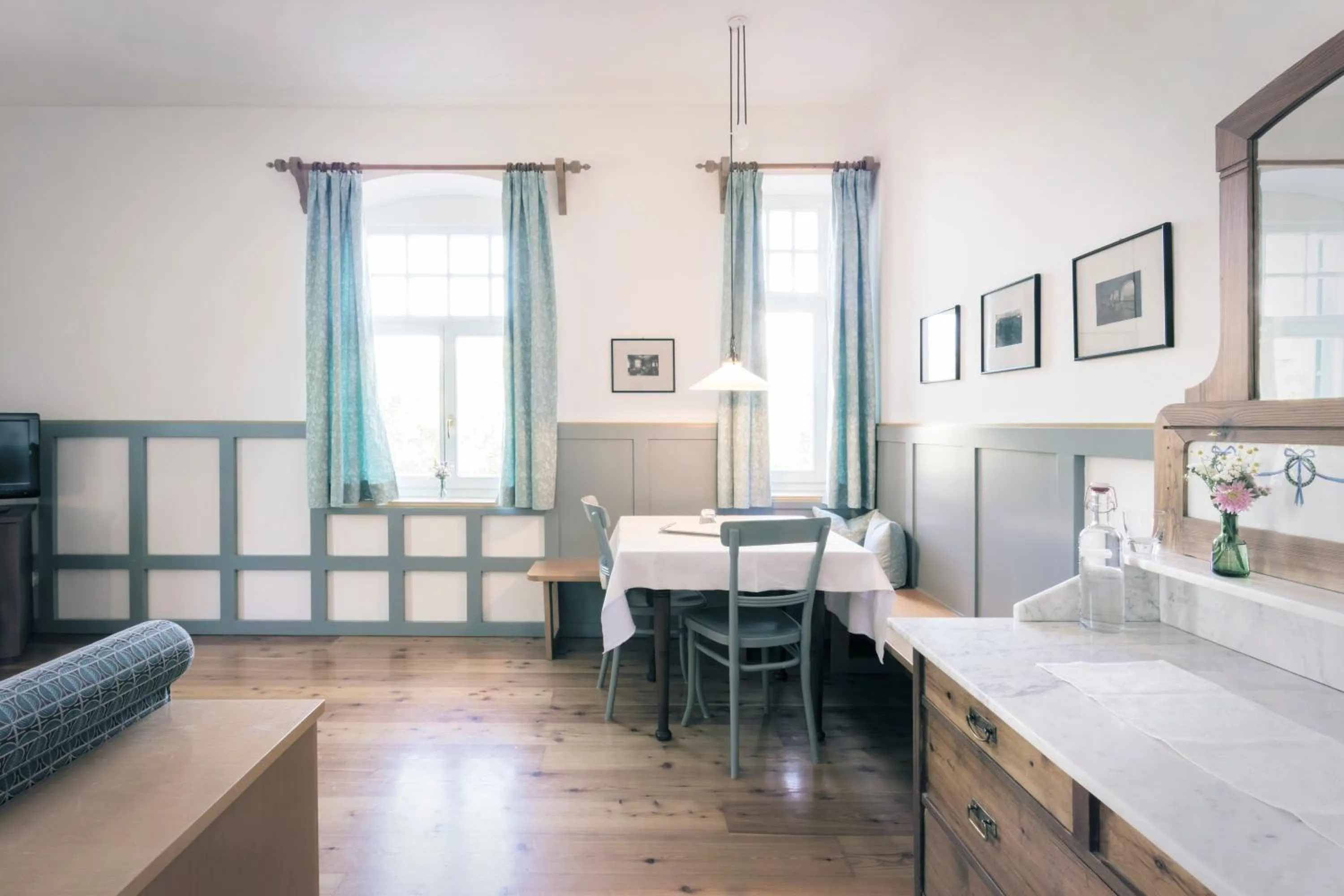 Living room, Bed in Parkhotel Holzner