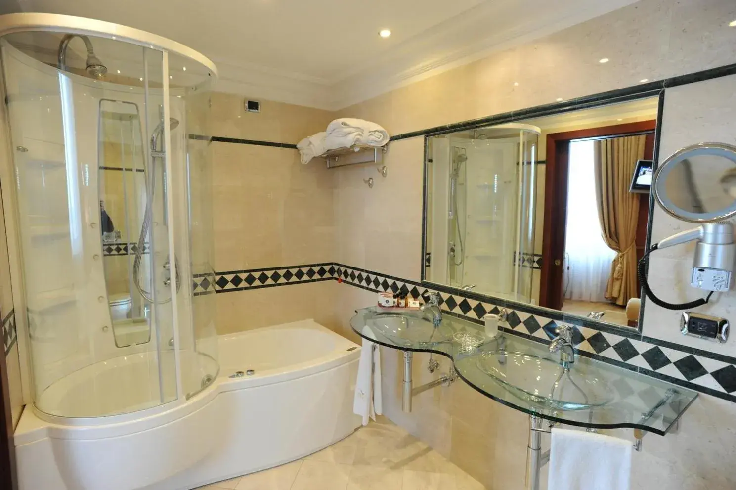 Junior Suite in Livingston Hotel Junior Suite in Livingston Hotel