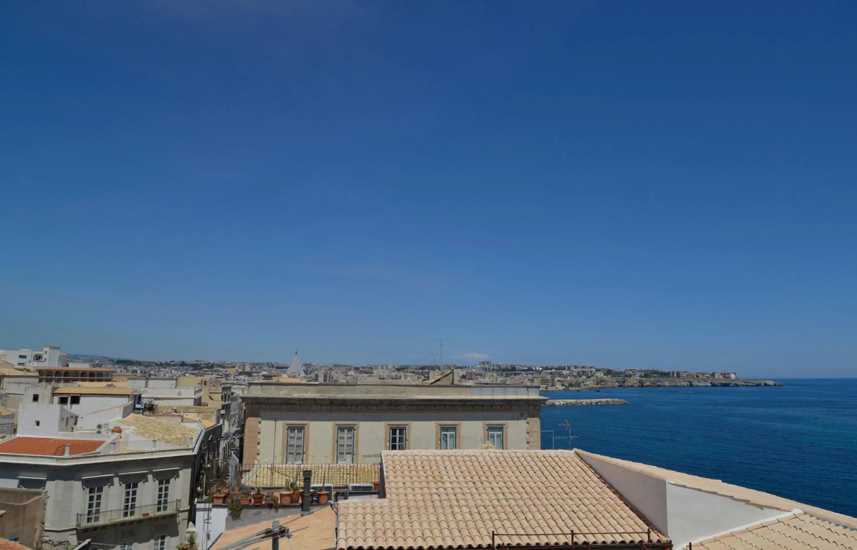 Neighbourhood in Livingston Hotel