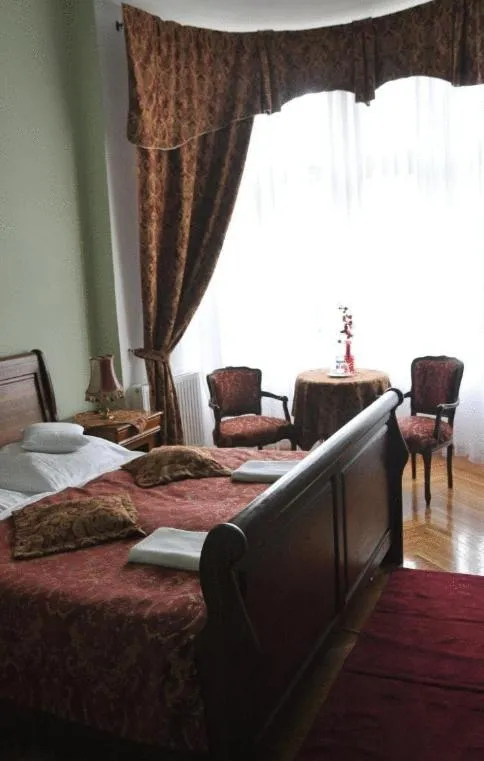 Living room, Bed in Pałac Brunów - Wellness & SPA