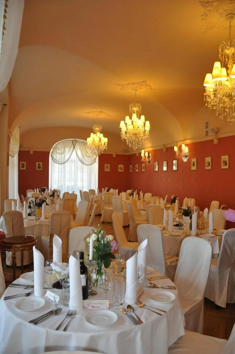 Restaurant/places to eat in Pałac Brunów - Wellness & SPA