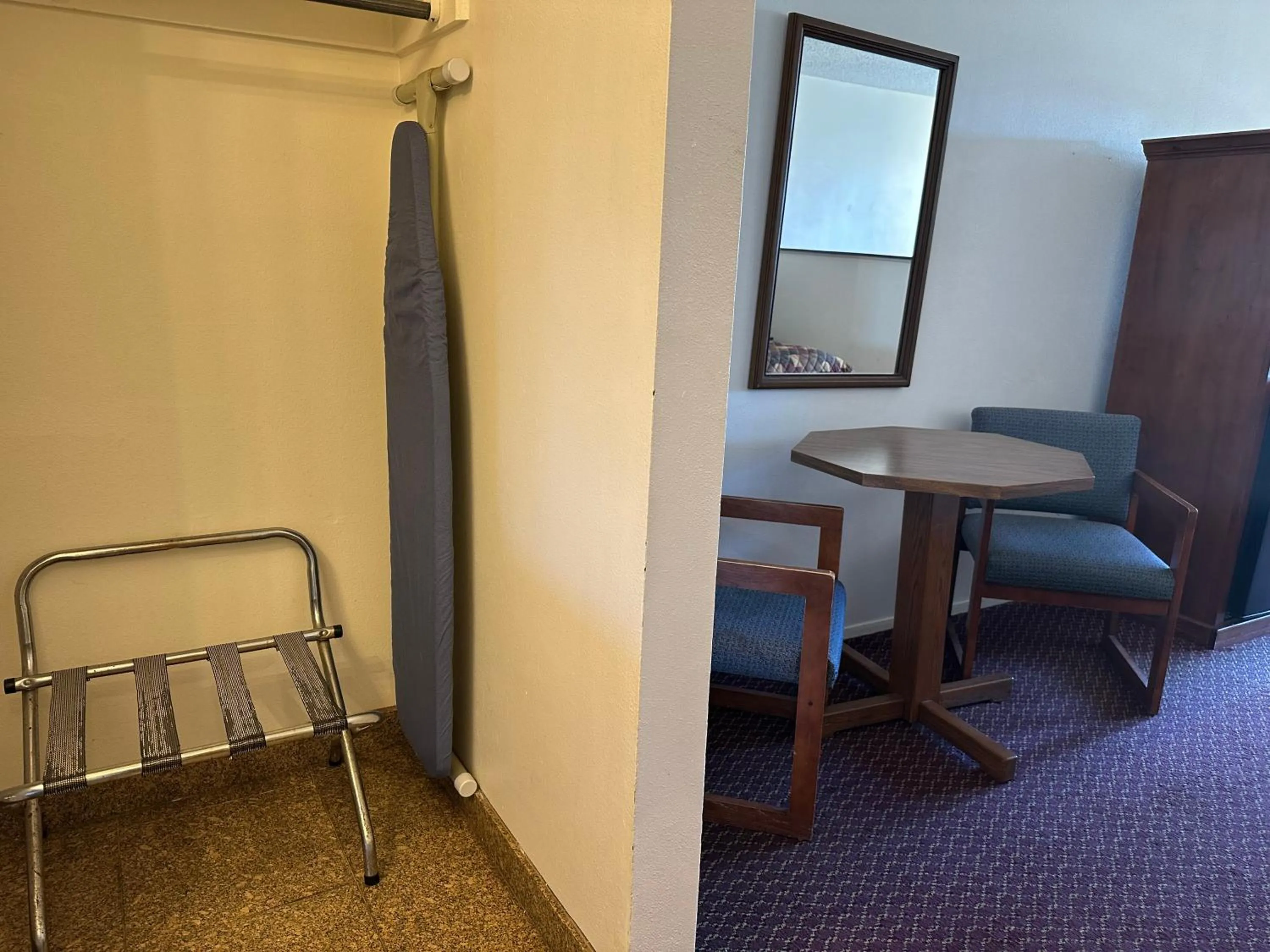 Windcrest Inn and Suites