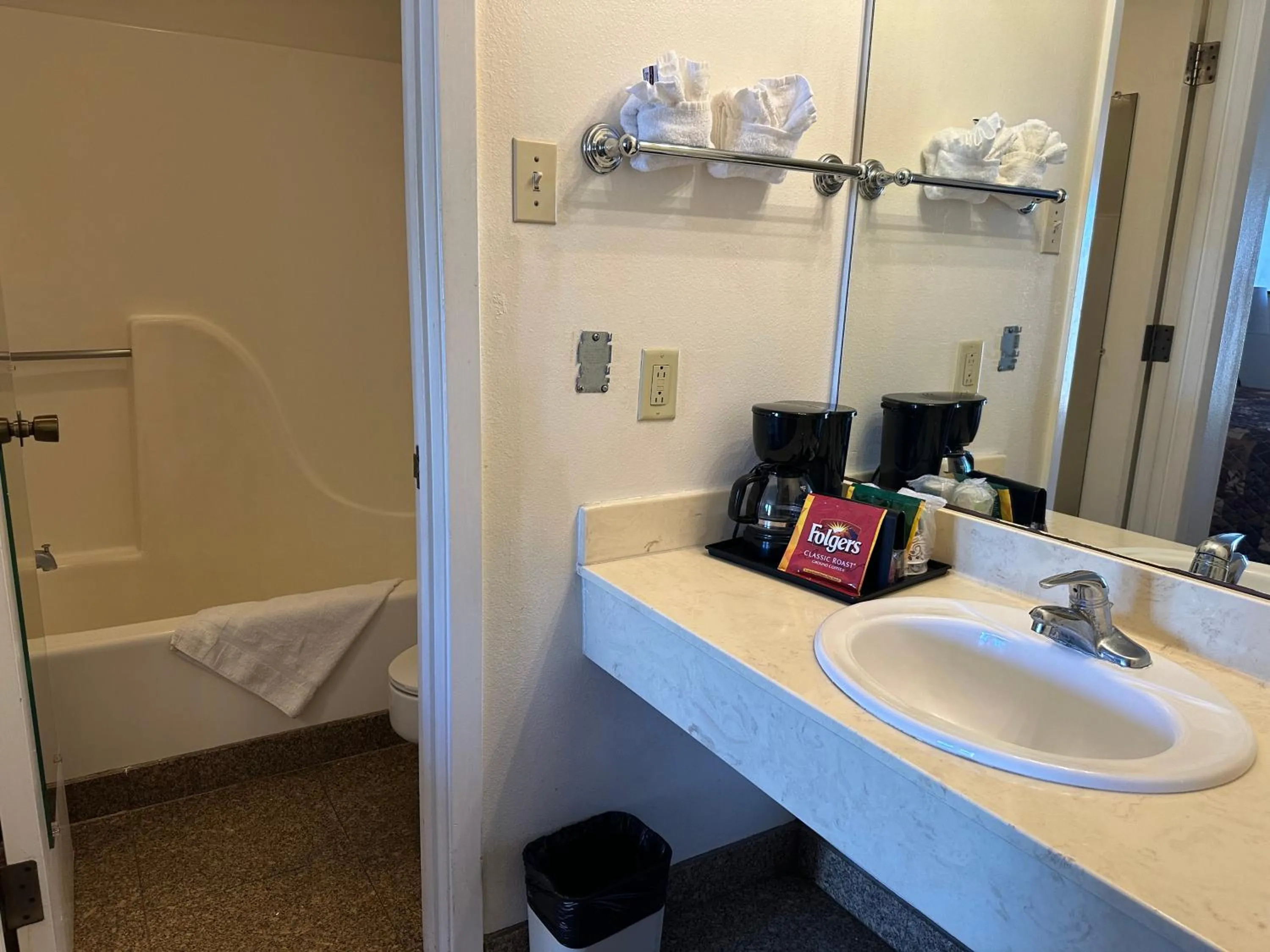 Windcrest Inn and Suites