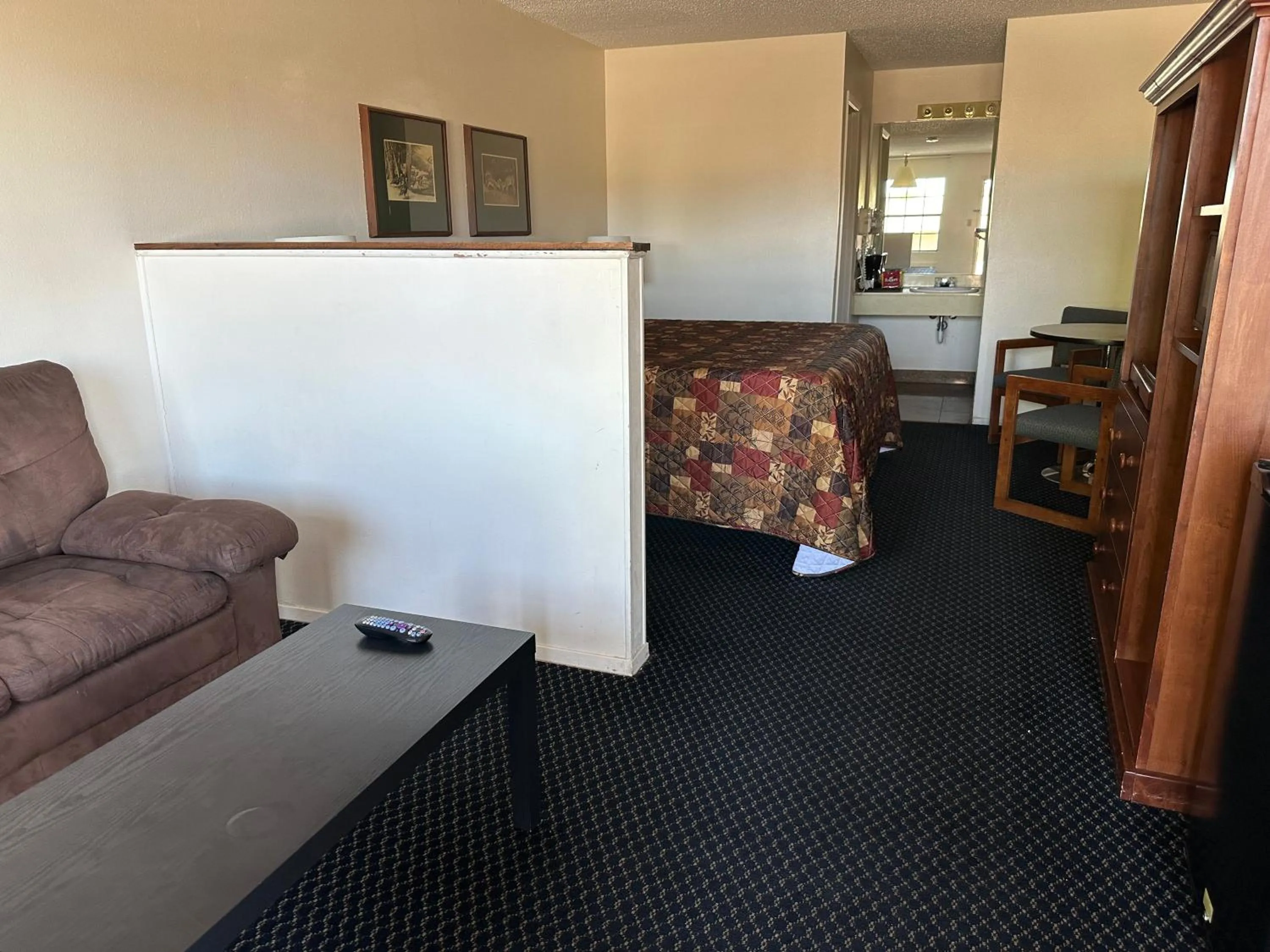 Windcrest Inn and Suites
