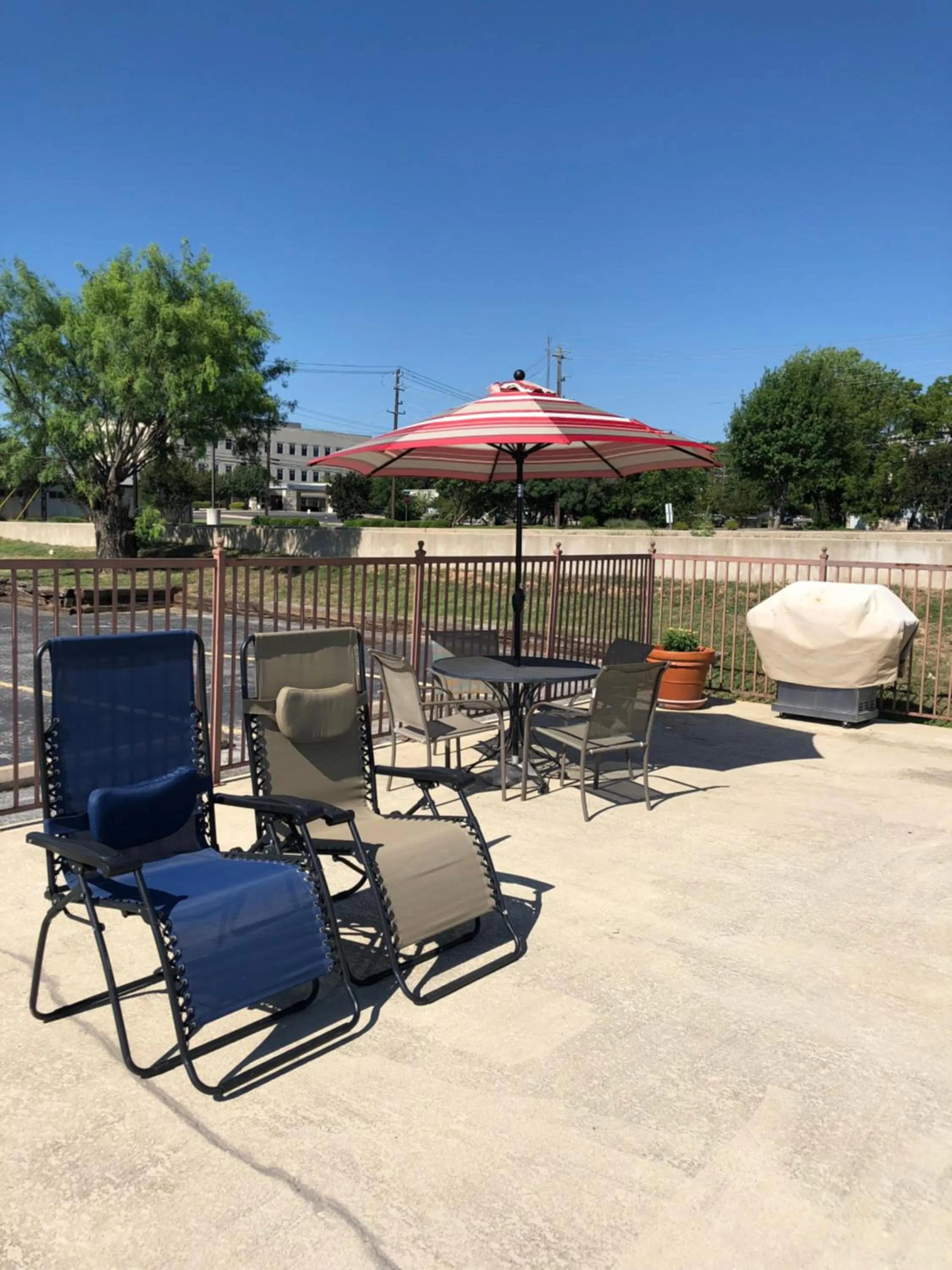 sunbed in Windcrest Inn and Suites
