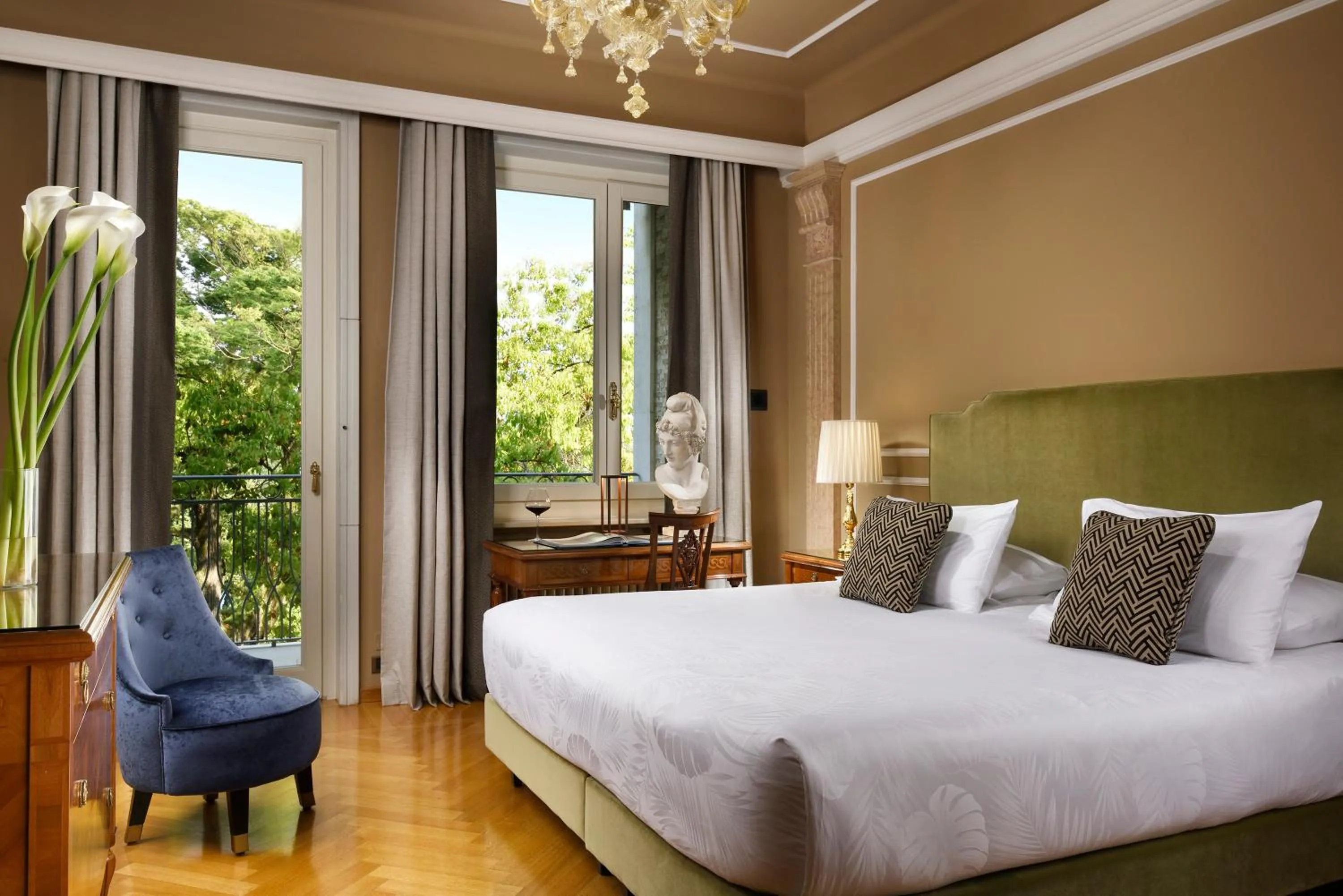 Bedroom, Bed in Villa Cortine Palace Relais Chateaux