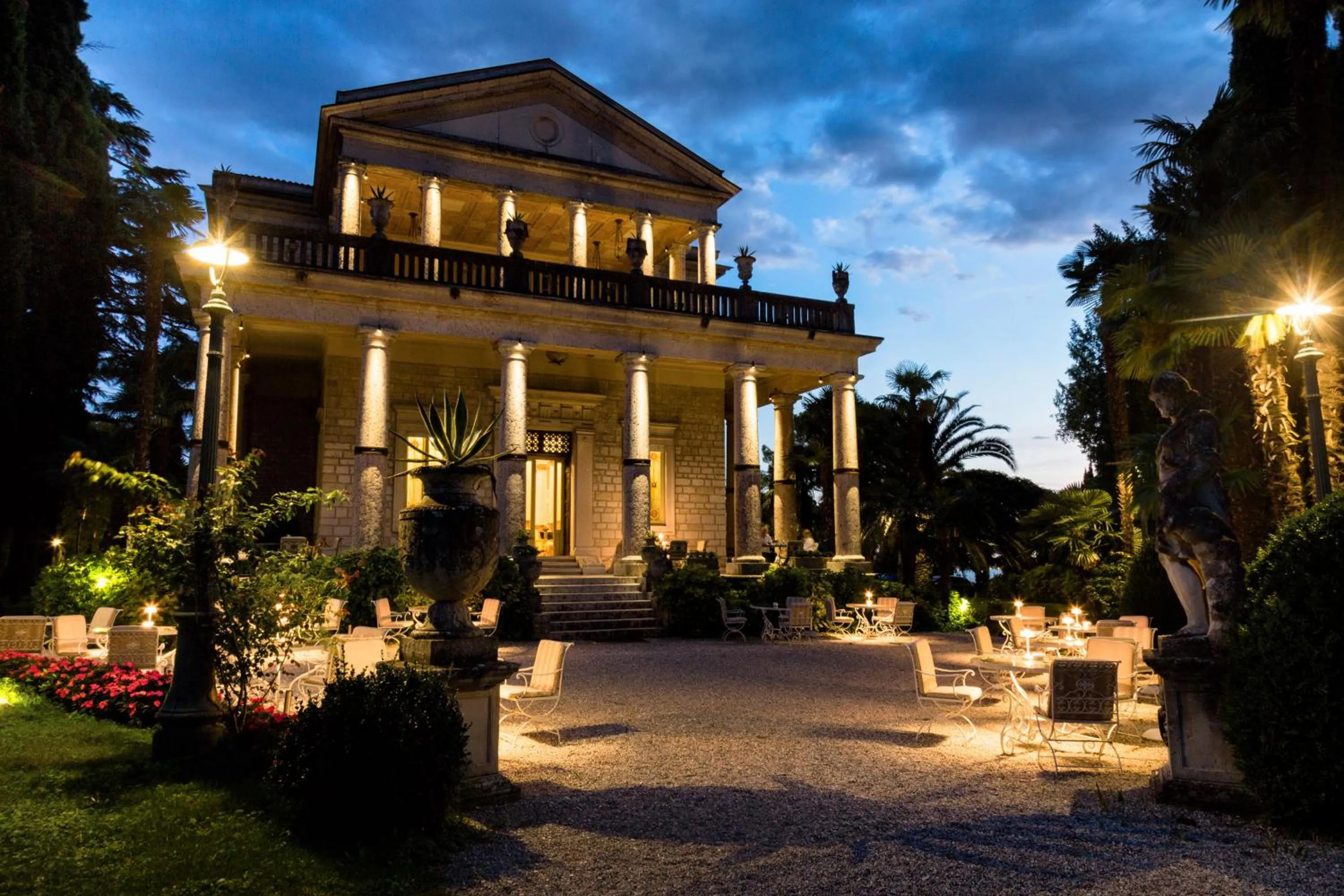 Facade/entrance in Villa Cortine Palace Relais Chateaux