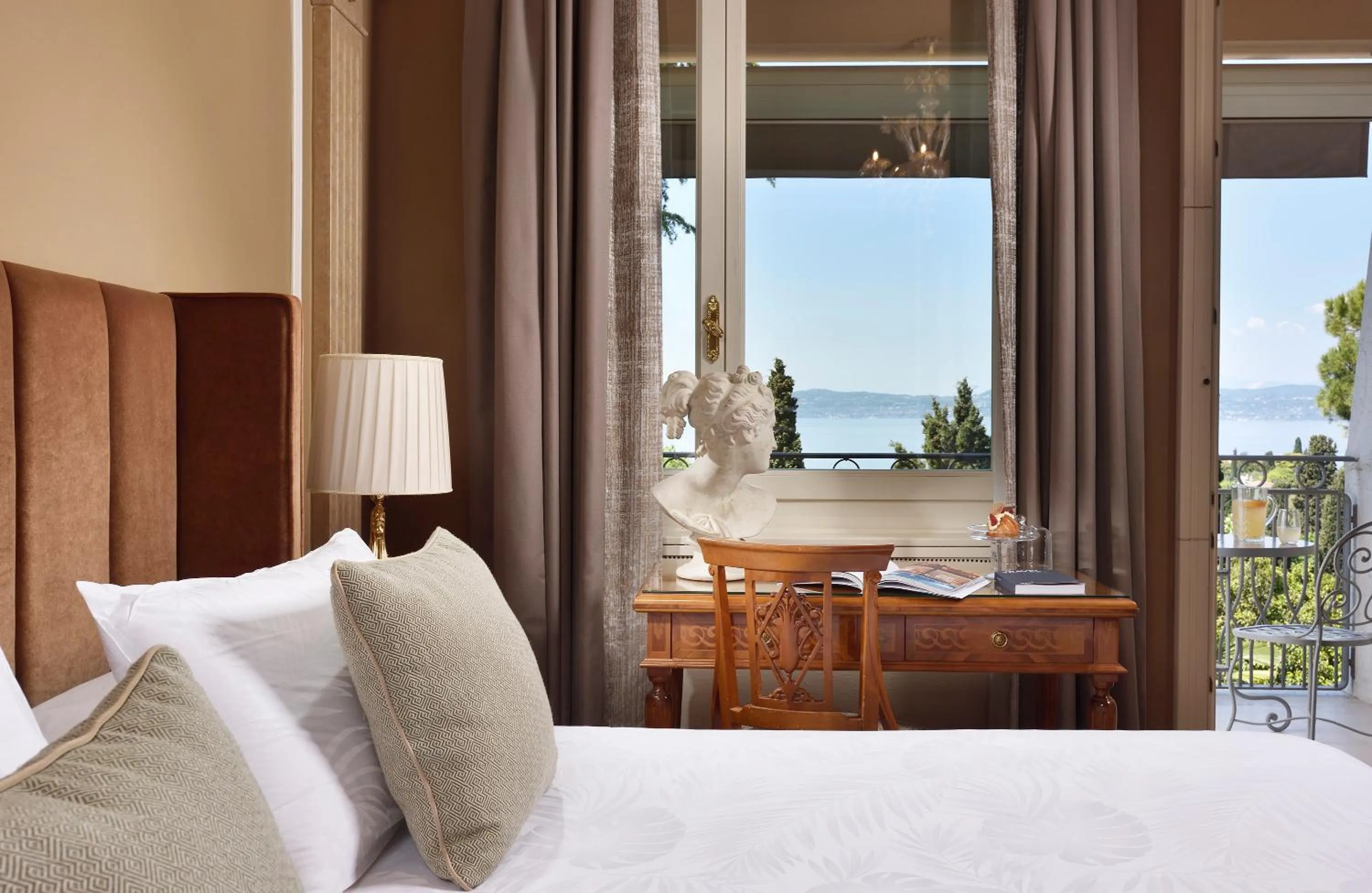 Photo of the whole room, Bed in Villa Cortine Palace Relais Chateaux