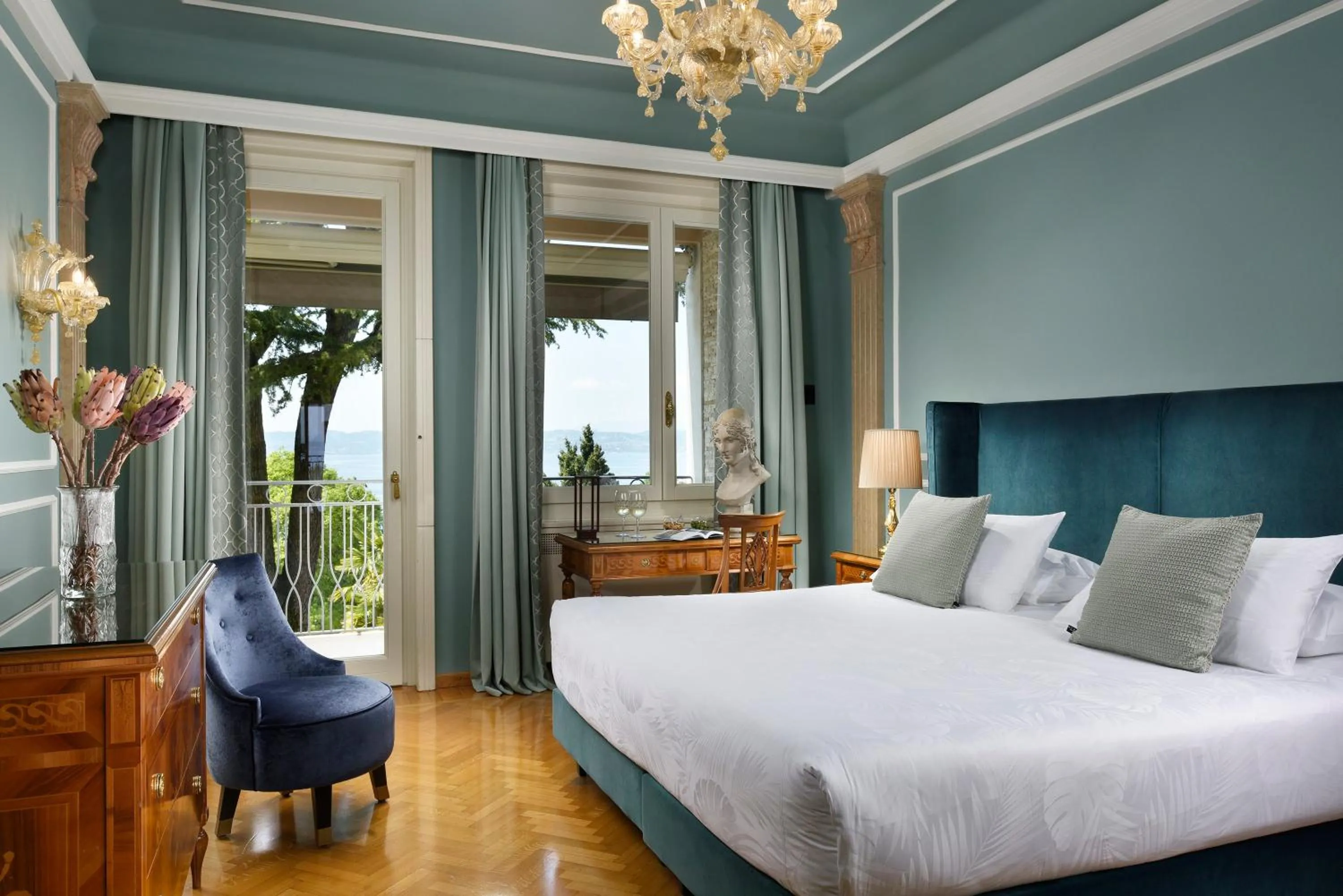 Photo of the whole room, Bed in Villa Cortine Palace Relais Chateaux