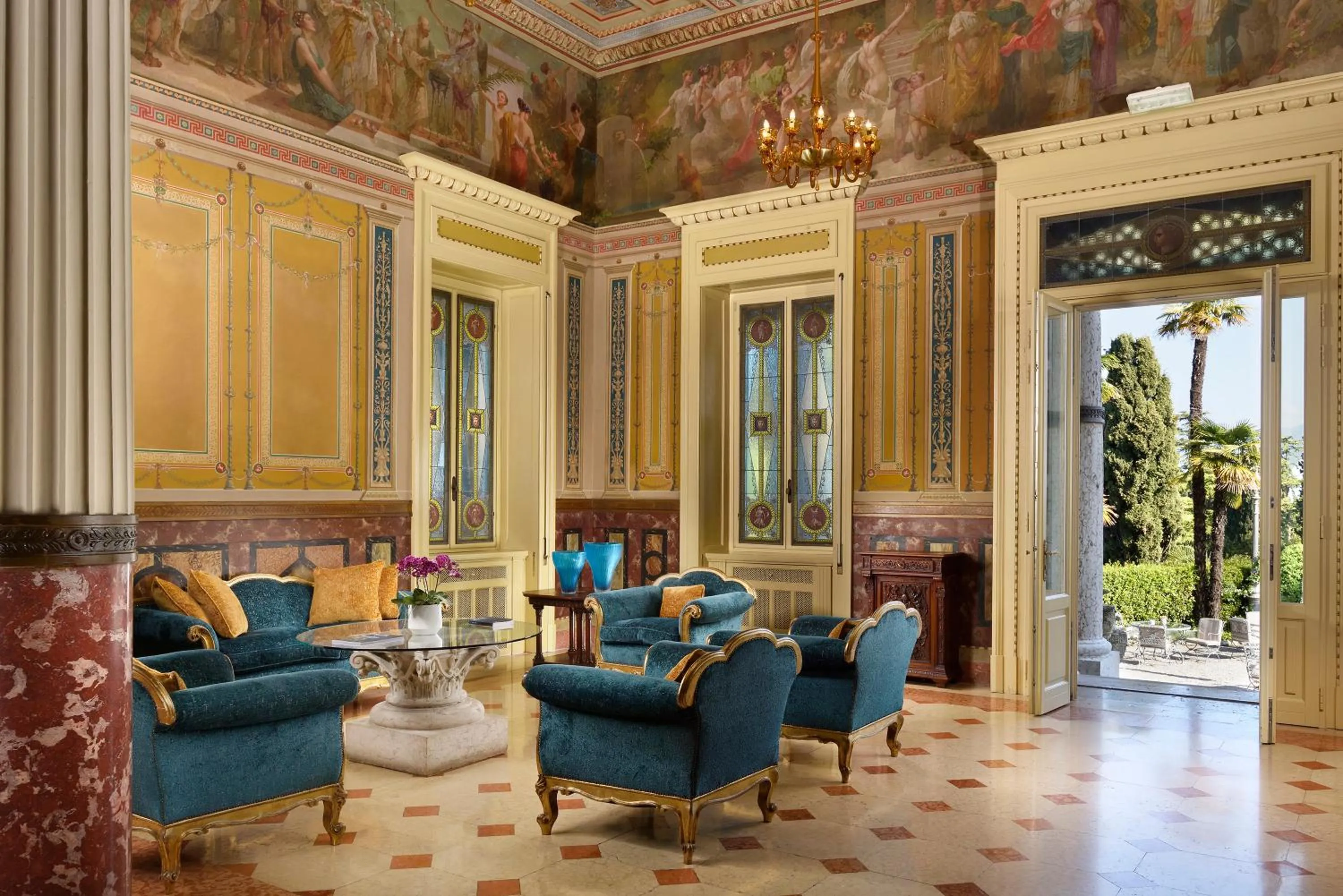 Lounge or bar in Villa Cortine Palace Relais Chateaux