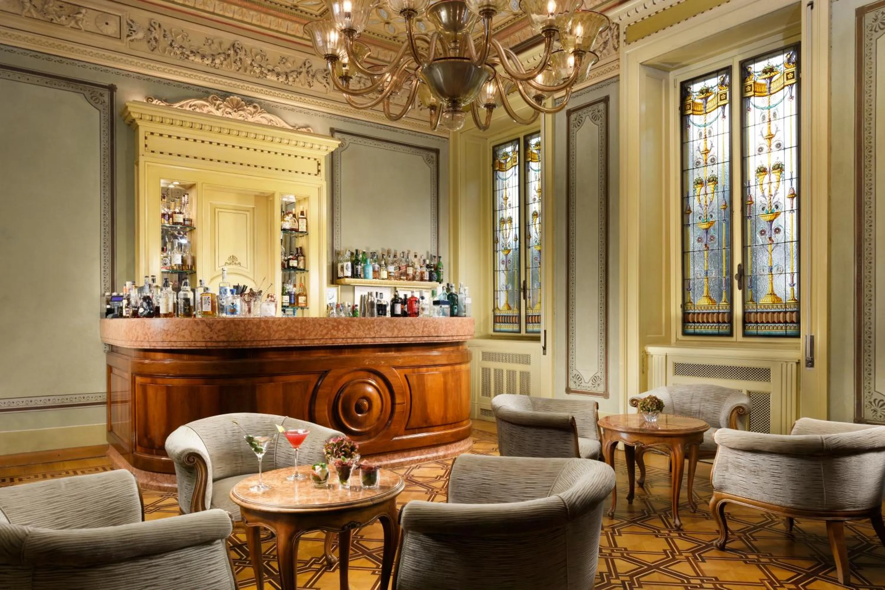 Lounge or bar in Villa Cortine Palace Relais Chateaux