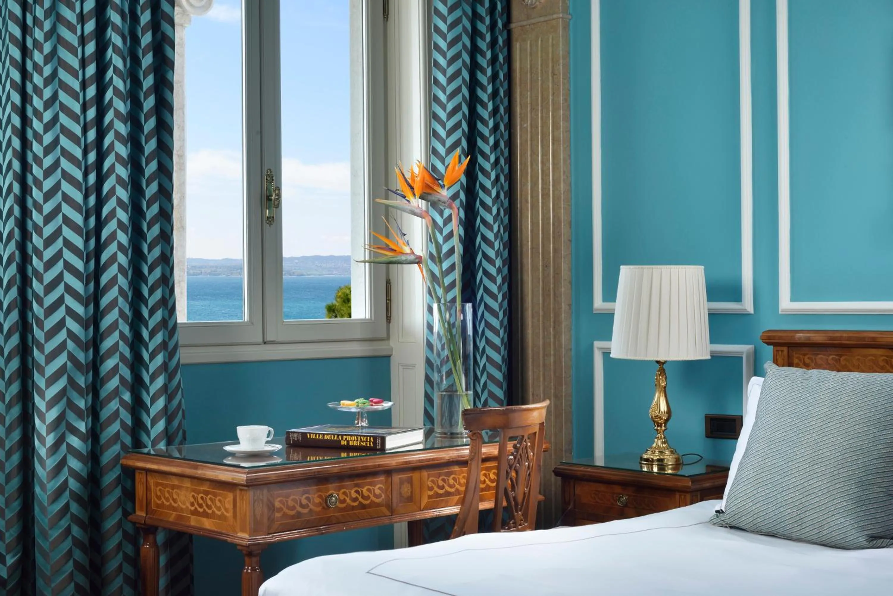 Bedroom, Bed in Villa Cortine Palace Relais Chateaux