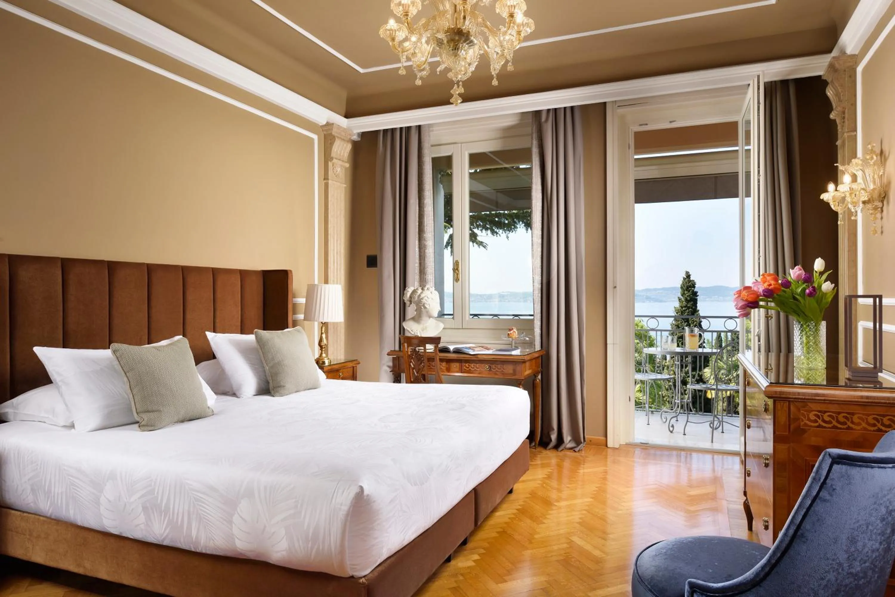 Photo of the whole room, Bed in Villa Cortine Palace Relais Chateaux