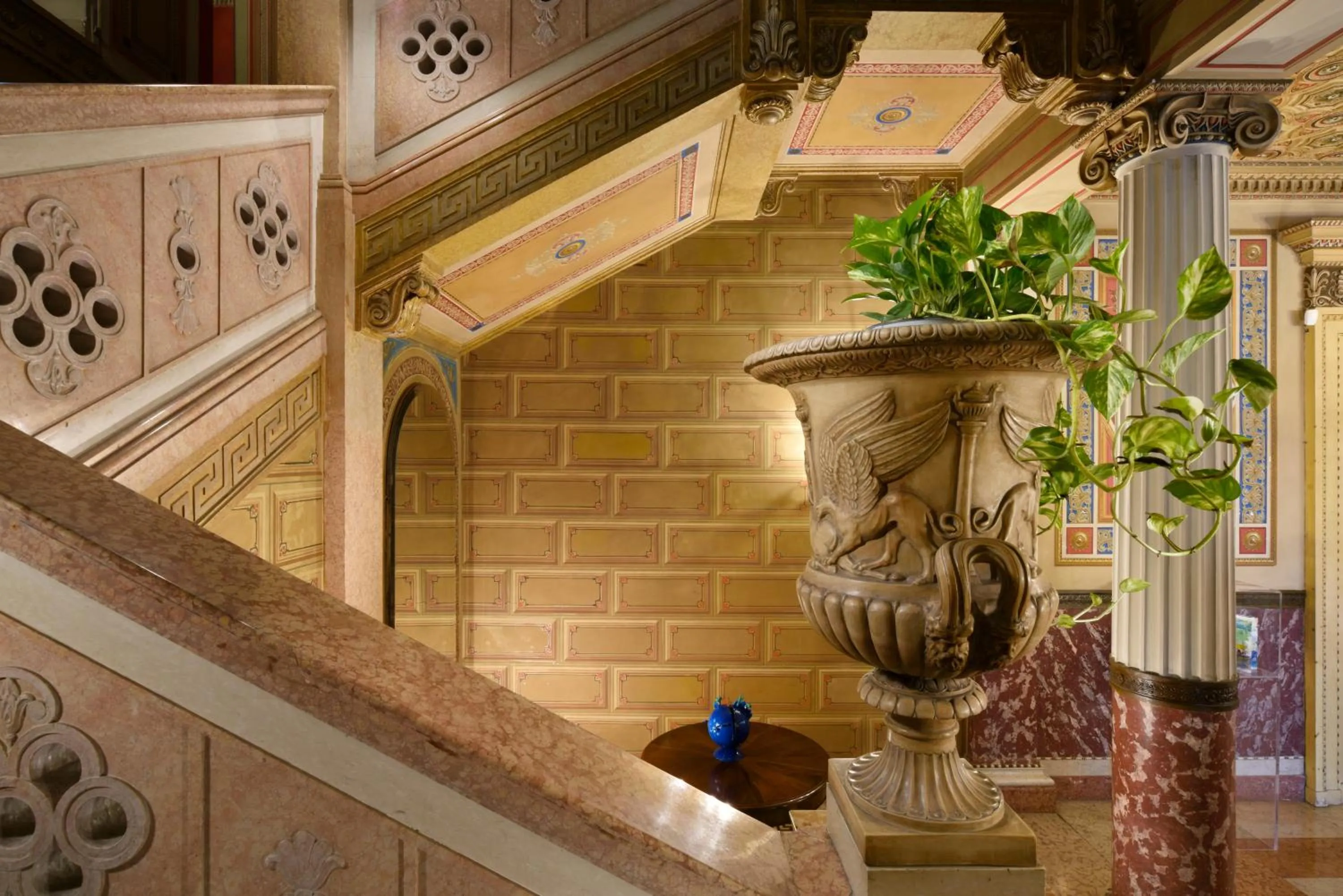 Lounge or bar in Villa Cortine Palace Relais Chateaux