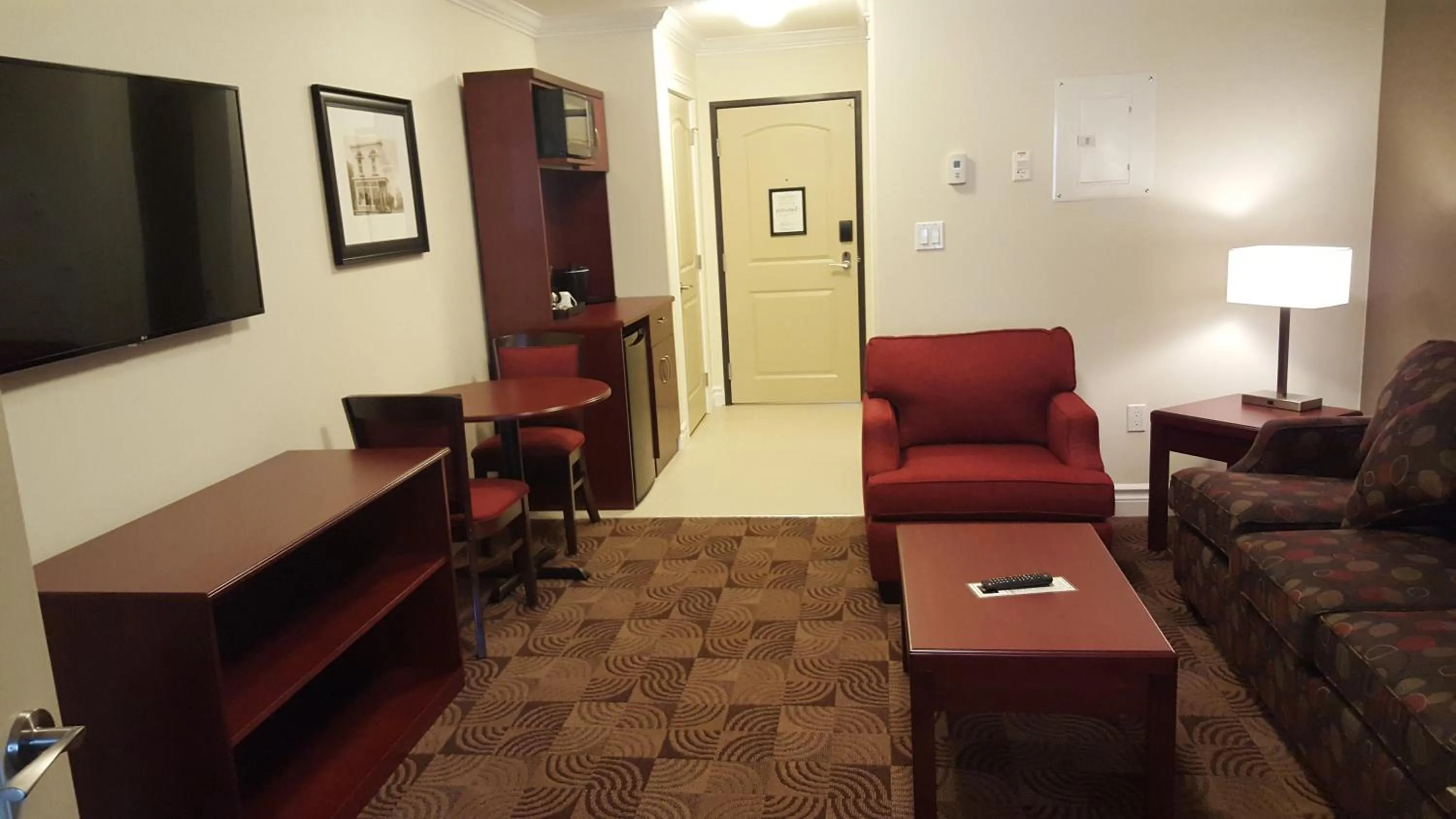 Coffee/tea facilities in Kindersley Inn