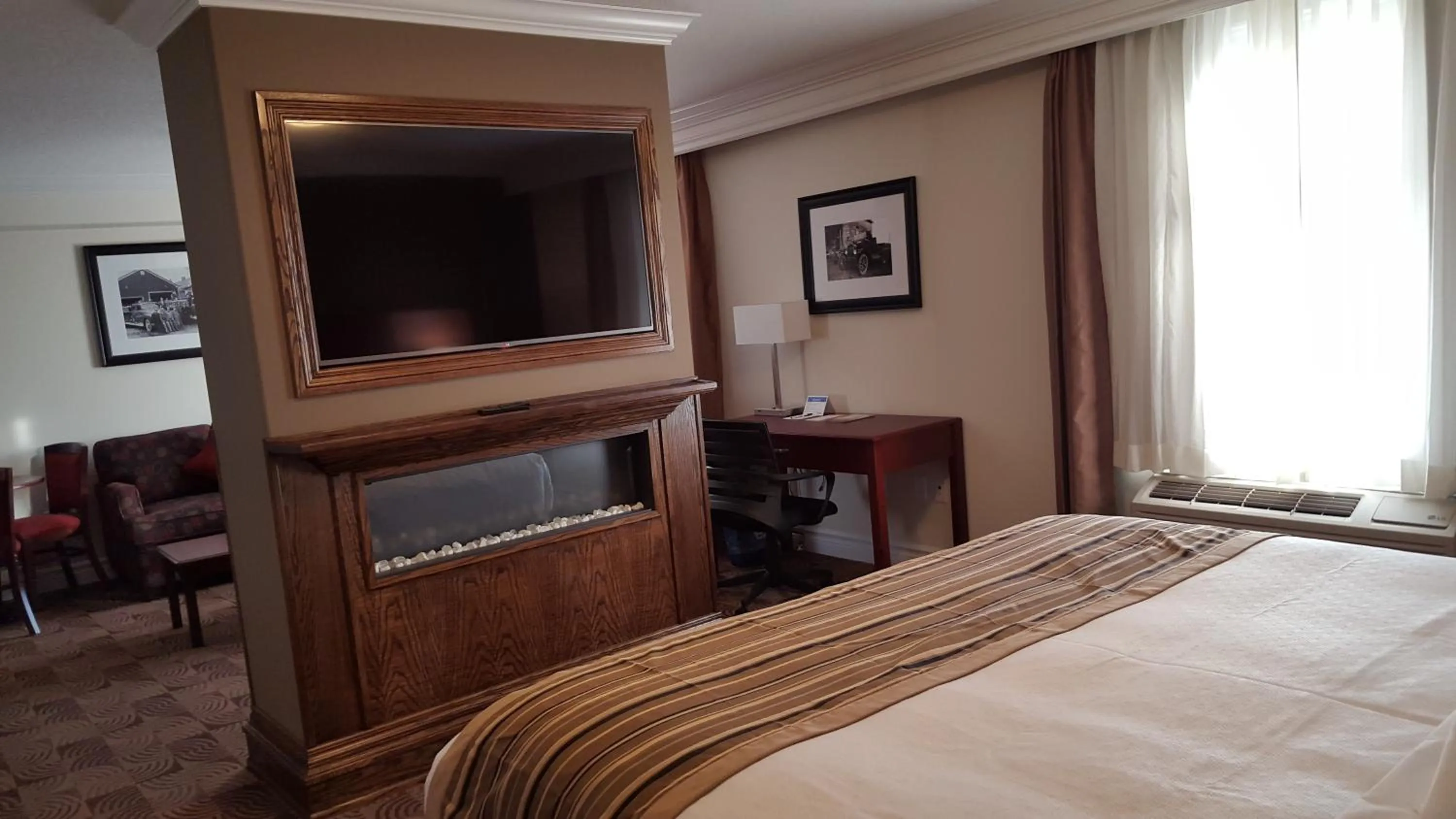 Bedroom, Bed in Kindersley Inn