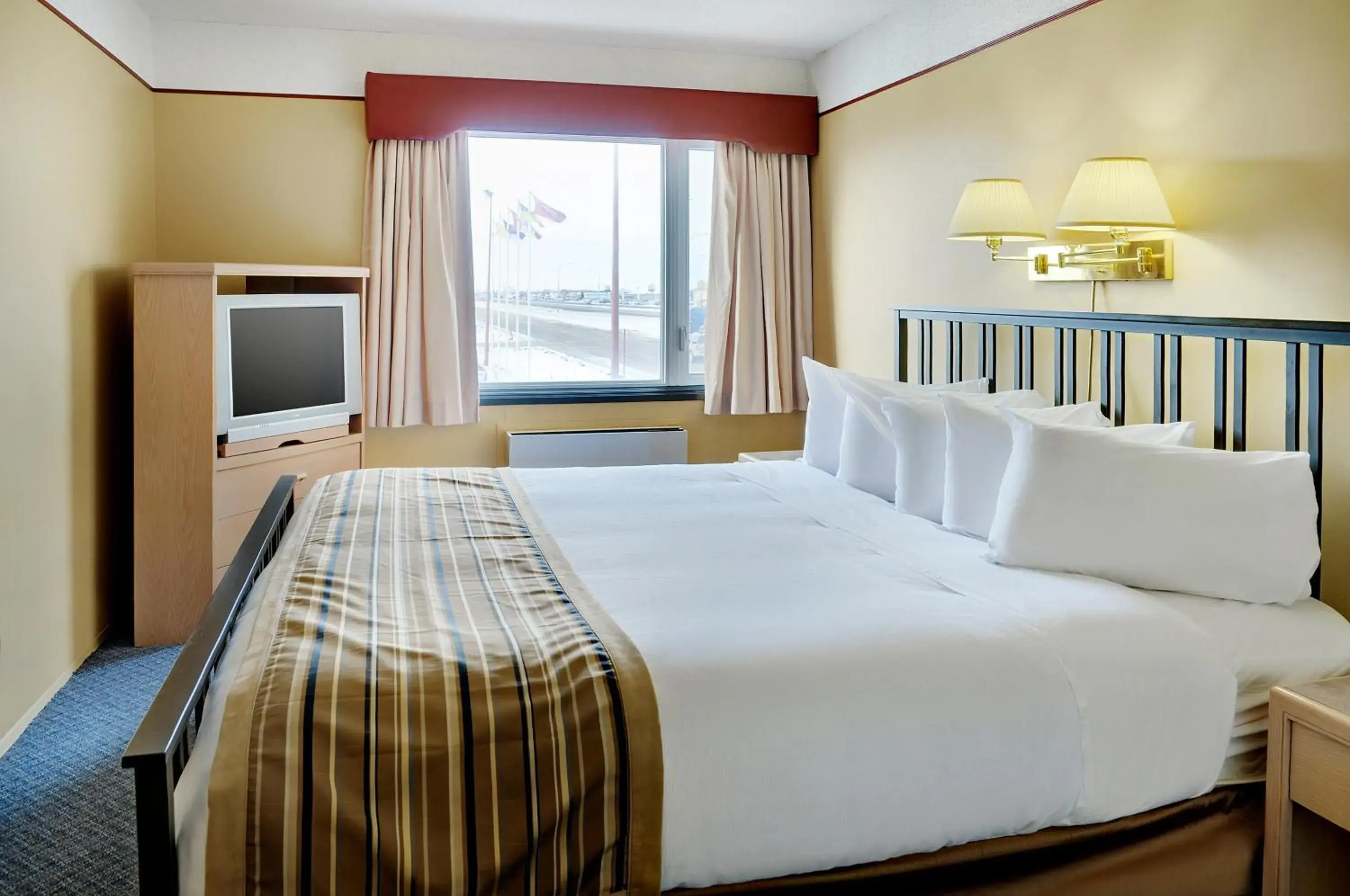 Bedroom, Bed in Kindersley Inn Bedroom, Bed in Kindersley Inn