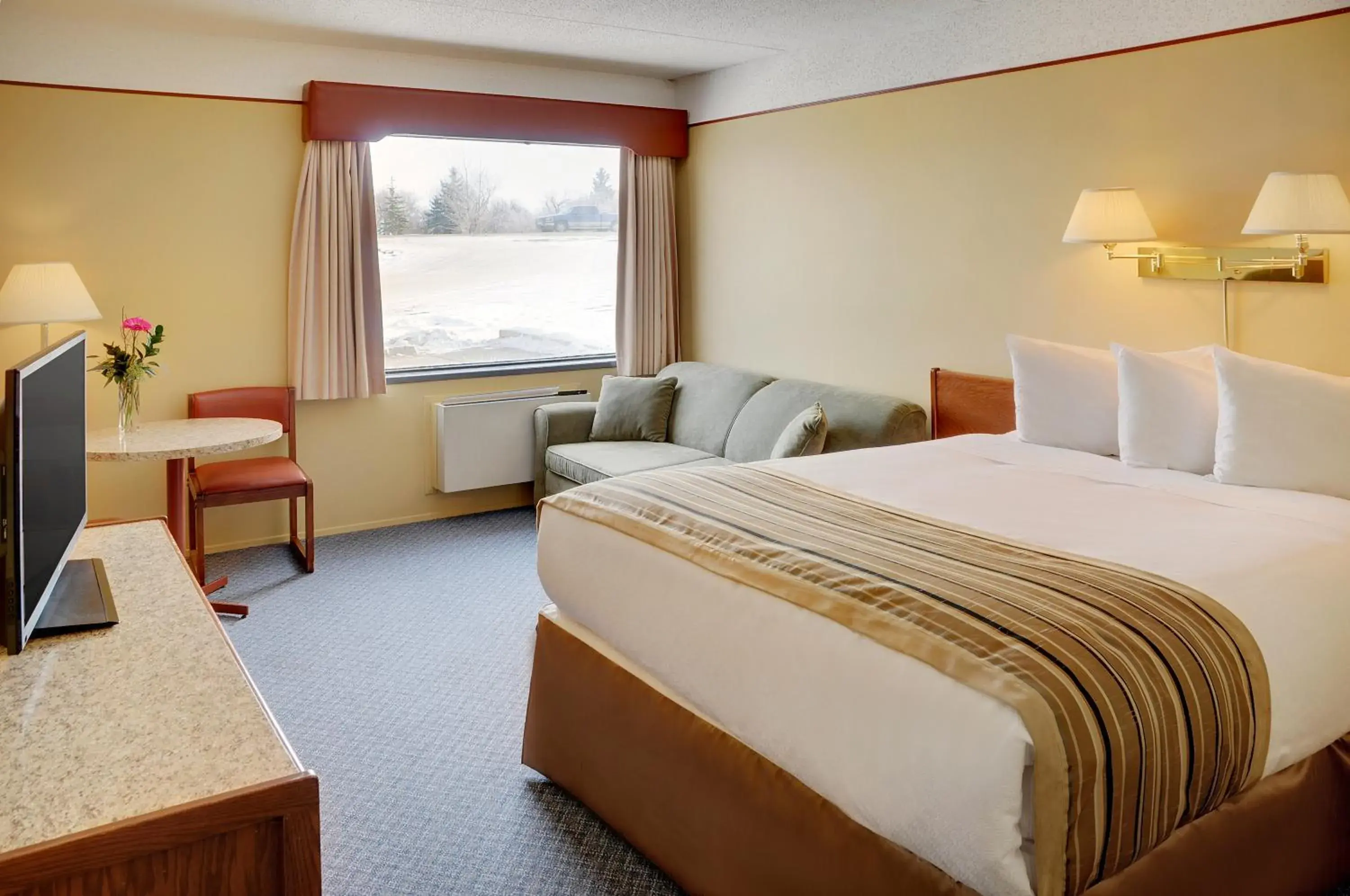 Photo of the whole room, Bed in Kindersley Inn Photo of the whole room, Bed in Kindersley Inn