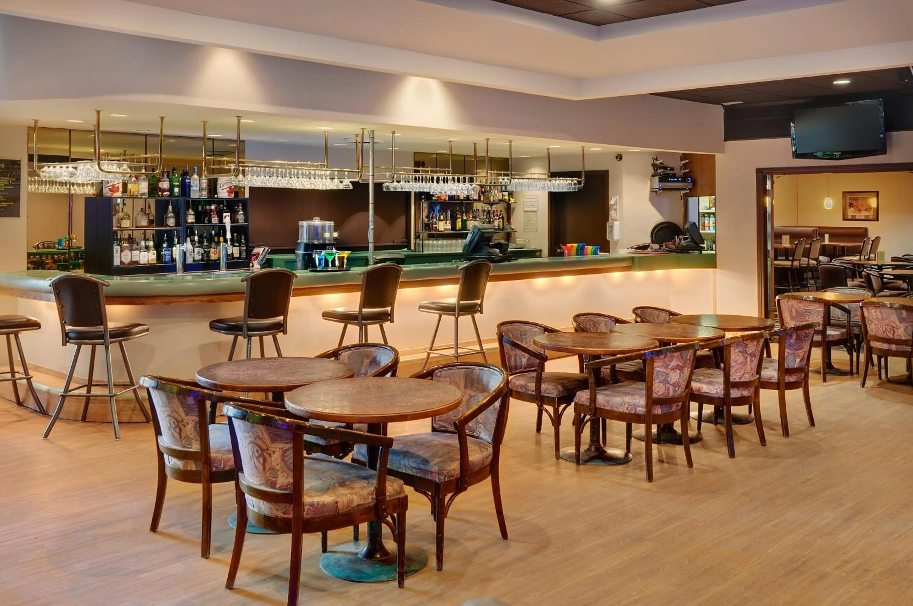 Spring in Kindersley Inn