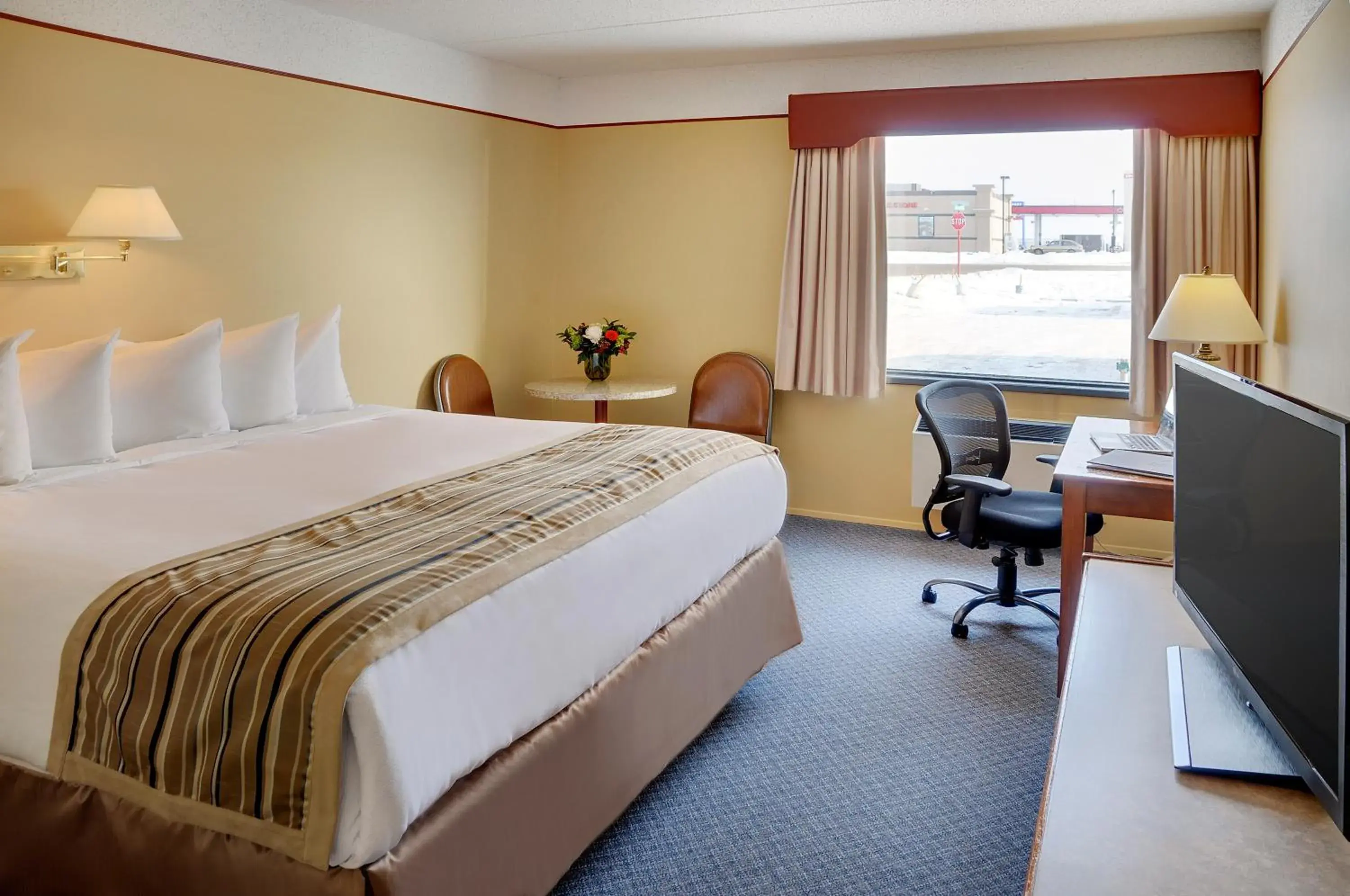 Photo of the whole room, Bed in Kindersley Inn Photo of the whole room, Bed in Kindersley Inn