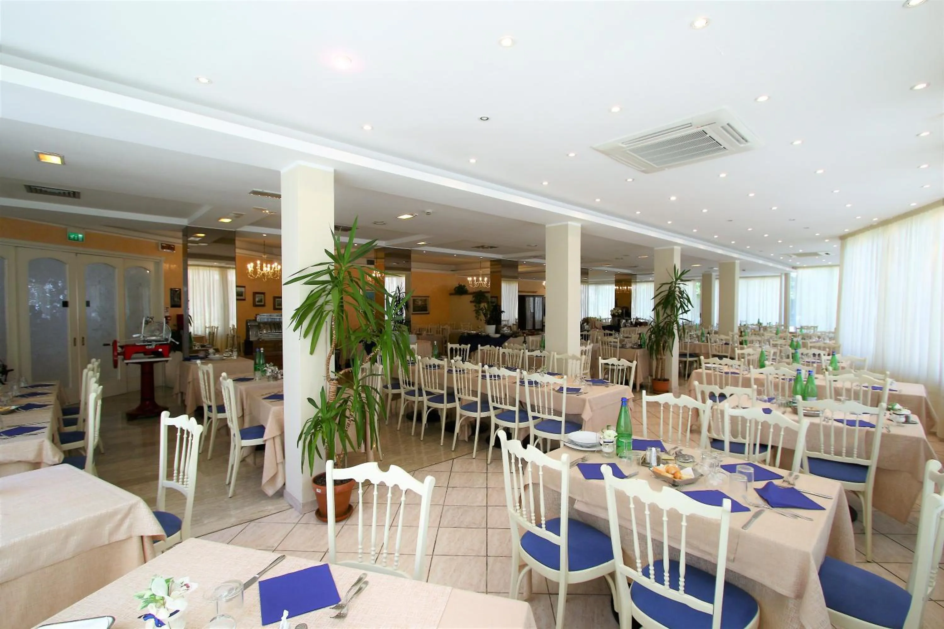Restaurant/places to eat in Hotel De Amicis