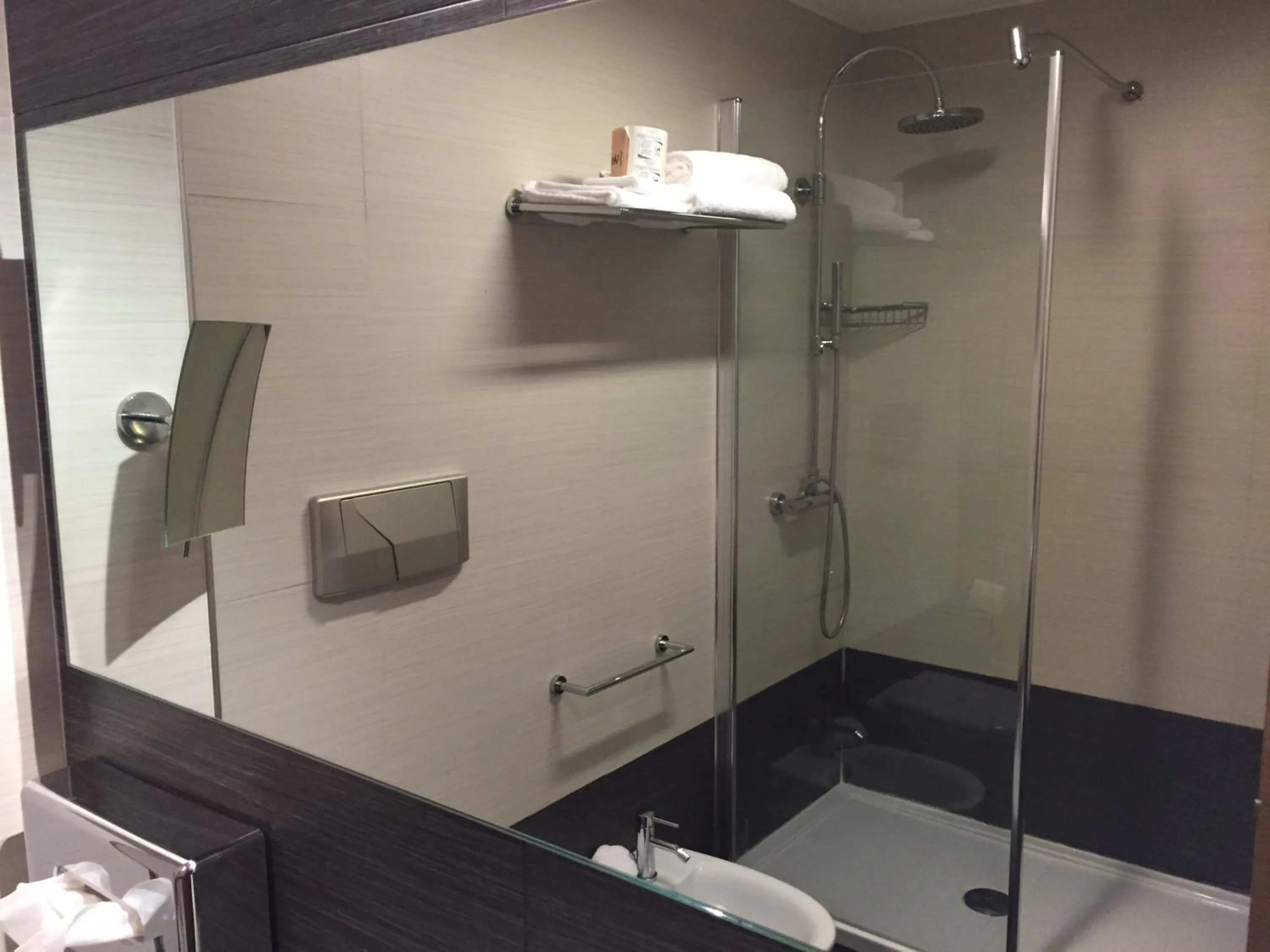 Shower in Grande Albergo Alfeo