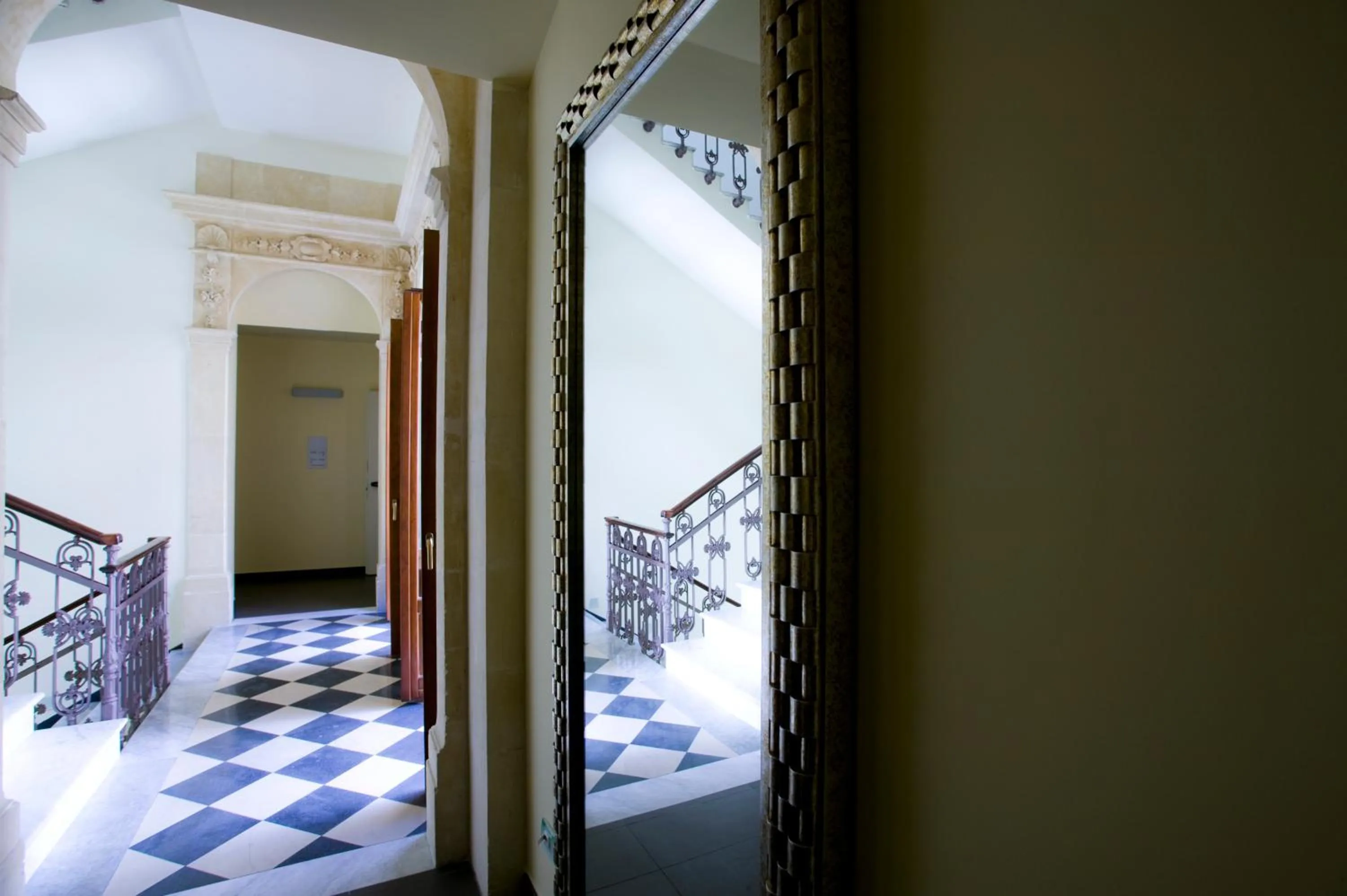 Communal lounge/ TV room in Grande Albergo Alfeo