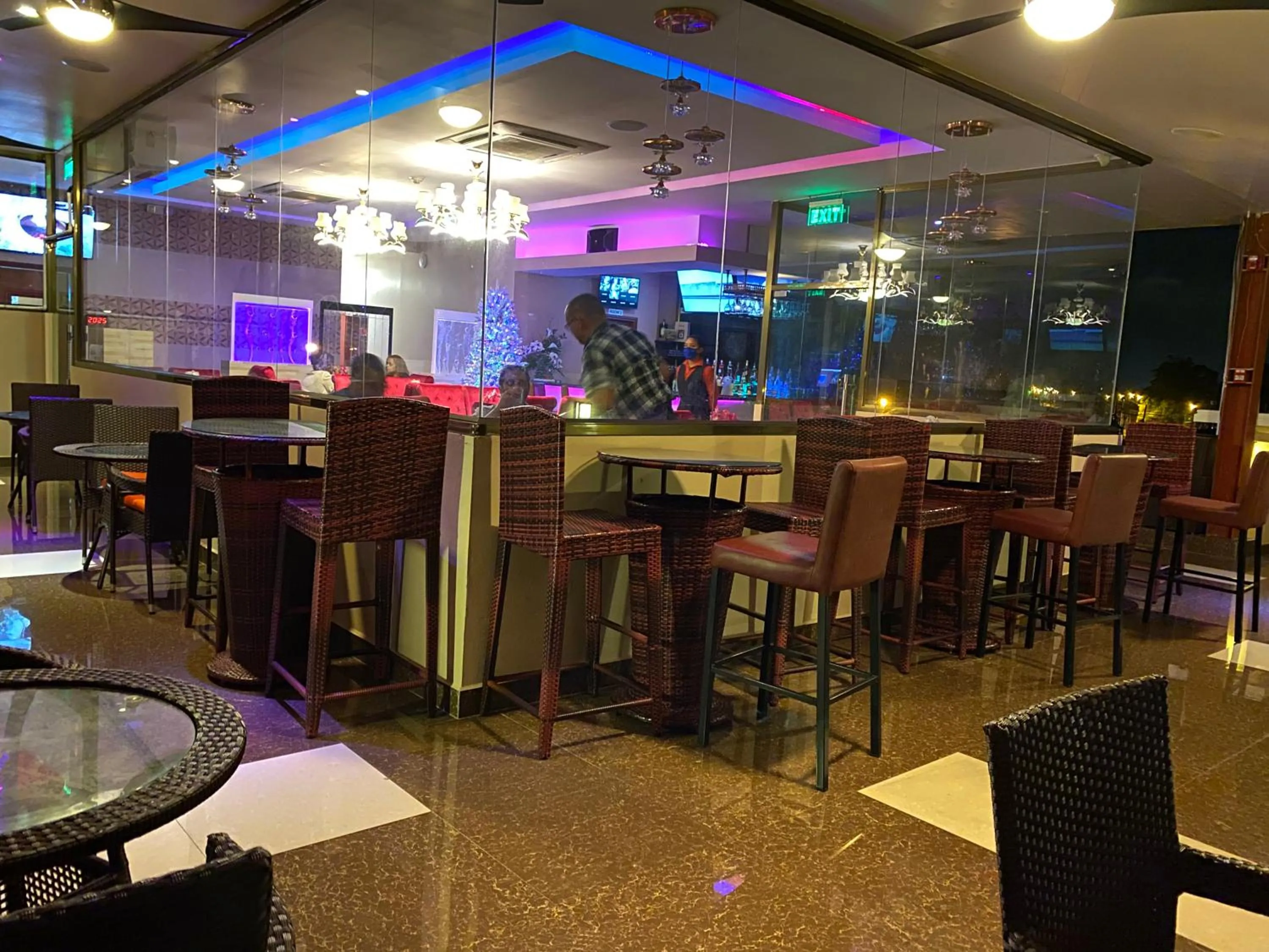 Restaurant/places to eat in Grand Diamond Hotel Trinidad