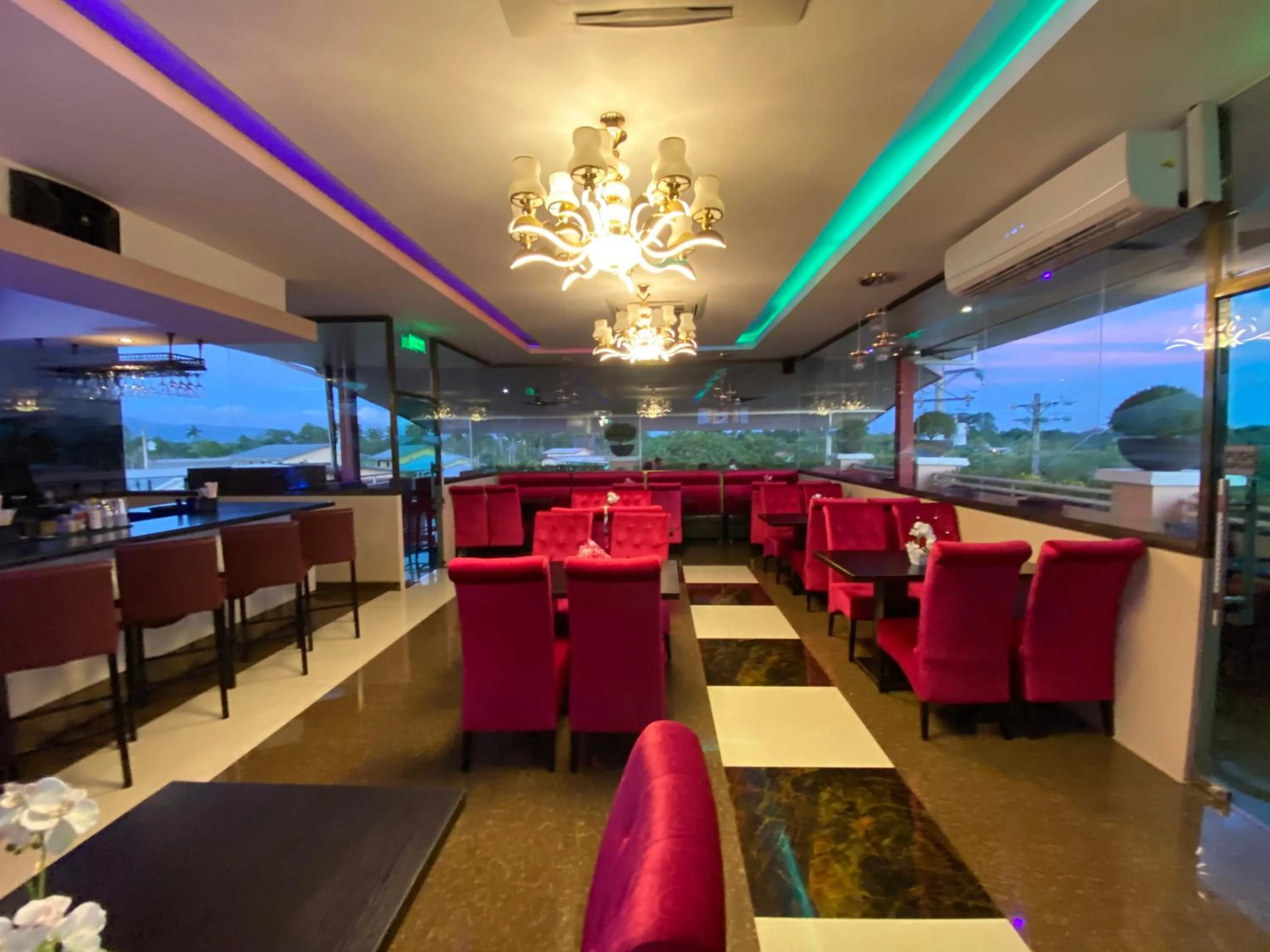 Restaurant/places to eat in Grand Diamond Hotel Trinidad