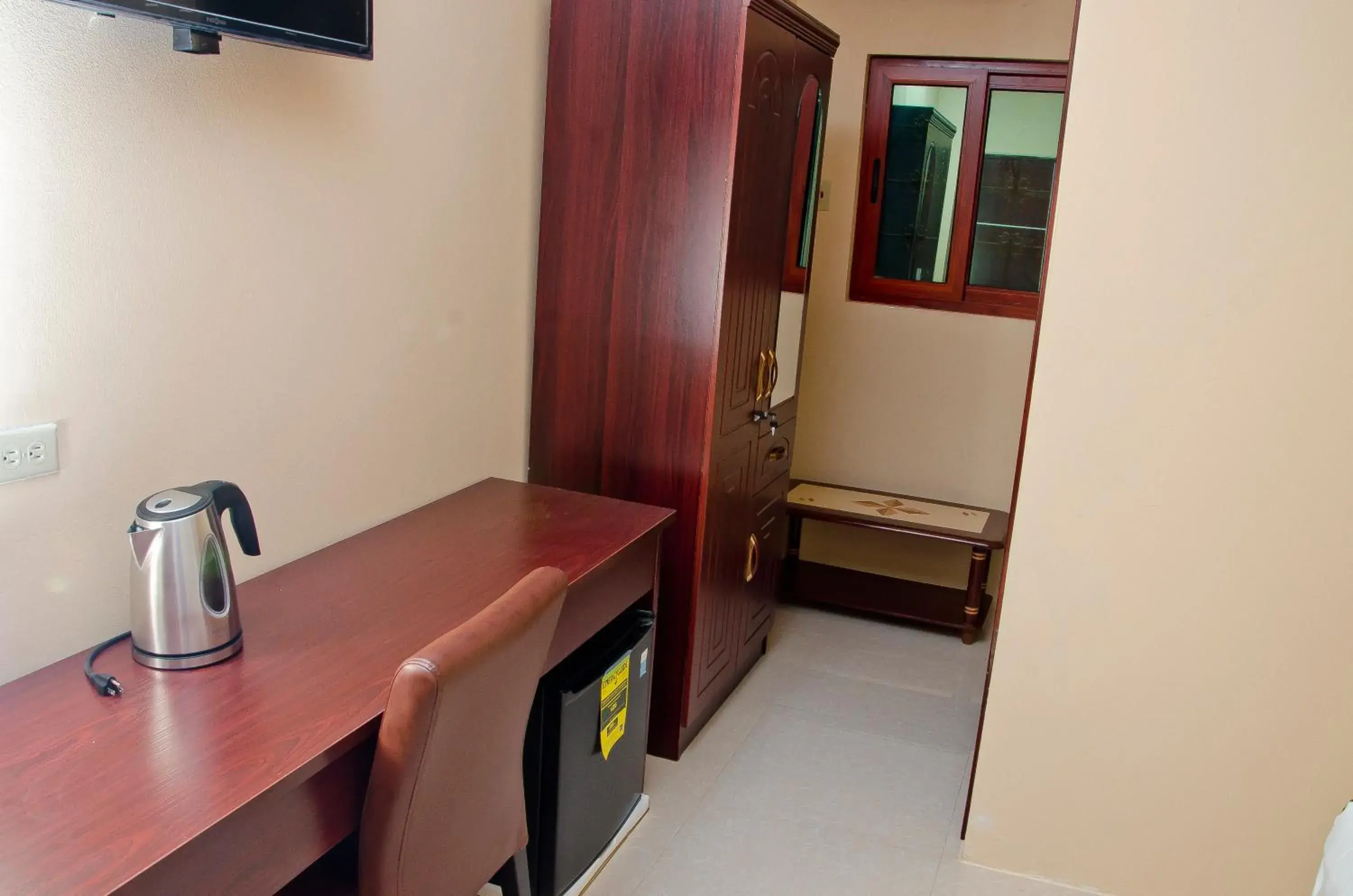 Single Room with Private Bathroom in Grand Diamond Hotel Trinidad Single Room with Private Bathroom in Grand Diamond Hotel Trinidad