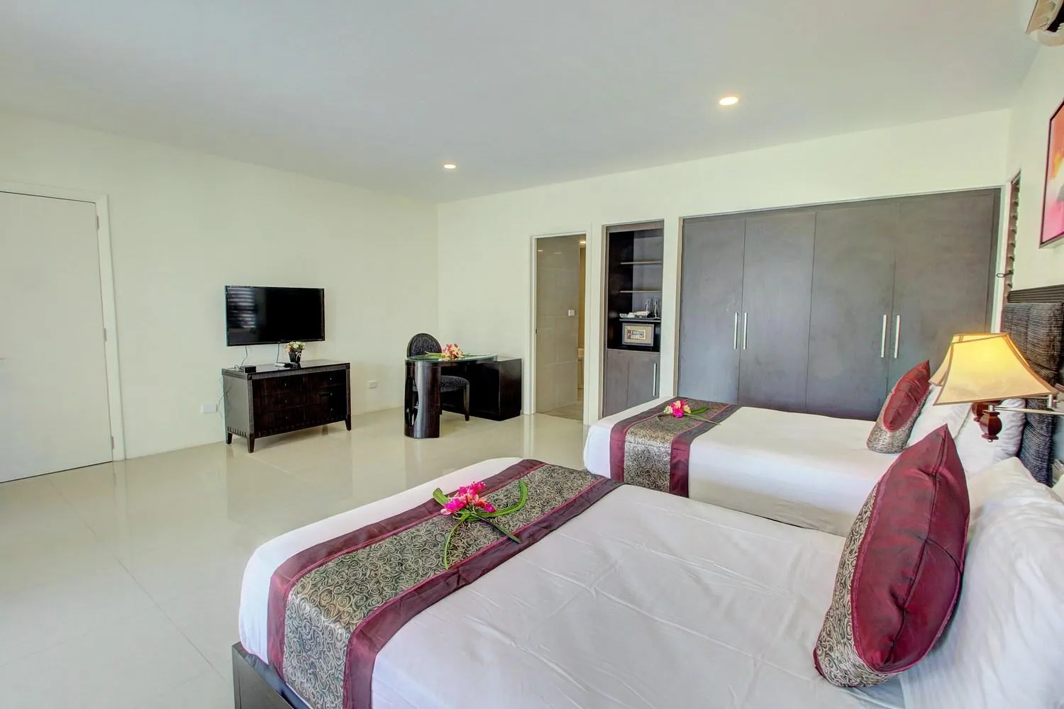 Bedroom, Bed in Parkside Nila Beach Resort