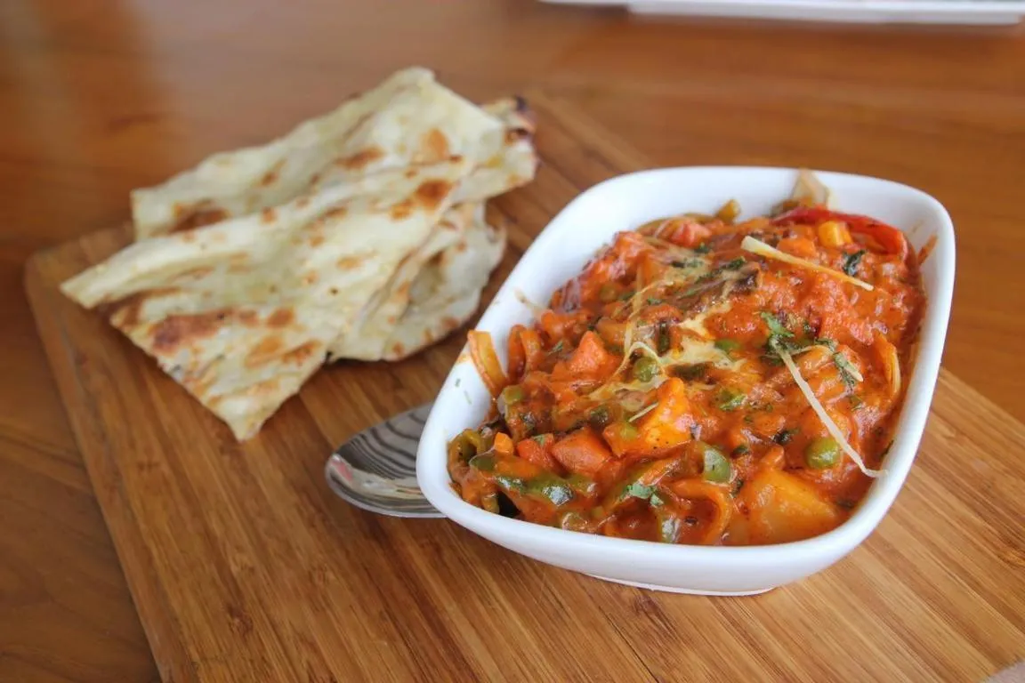 Restaurant/places to eat in Parkside Nila Beach Resort