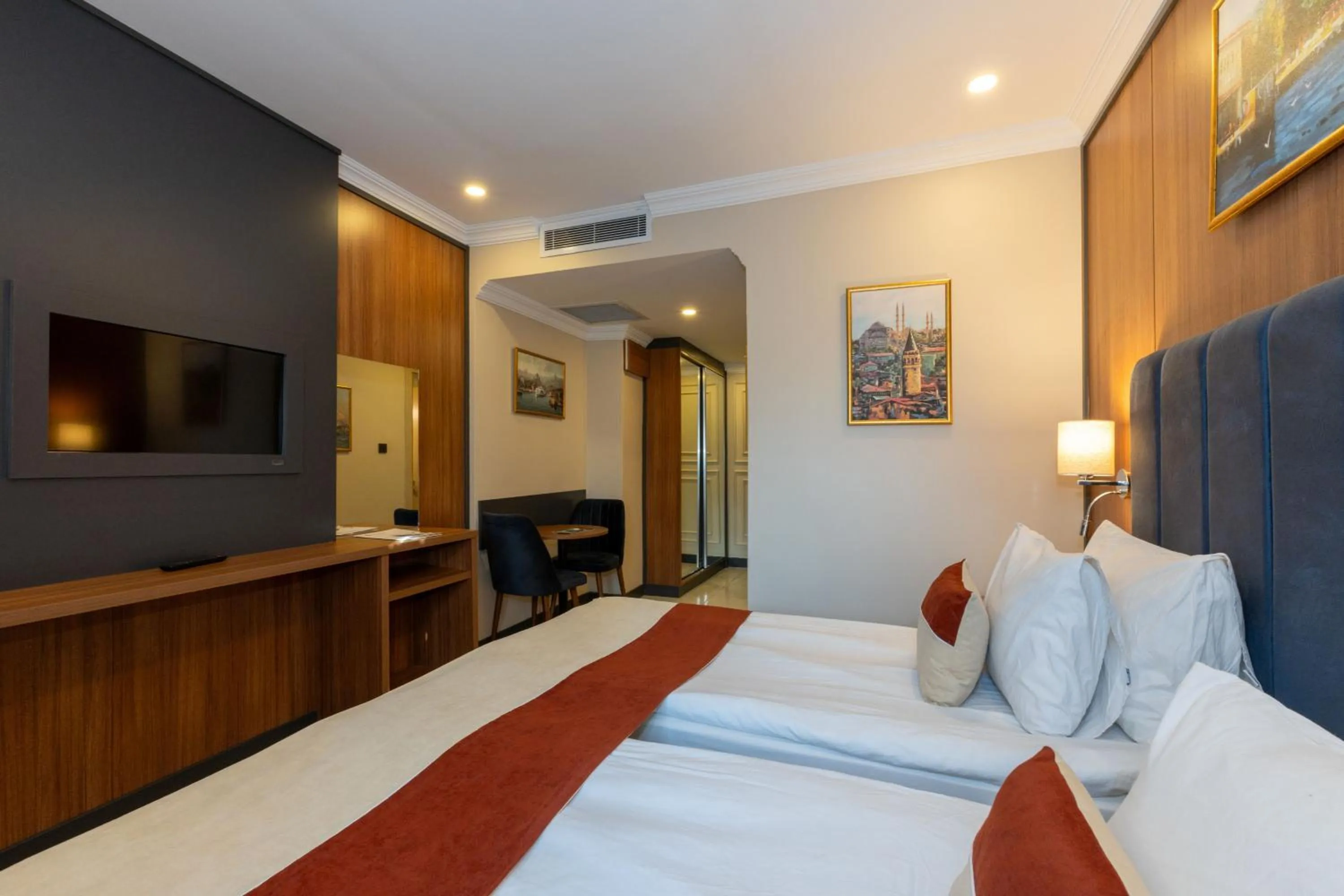 Photo of the whole room, Bed in Harmony Hotel Istanbul & SPA