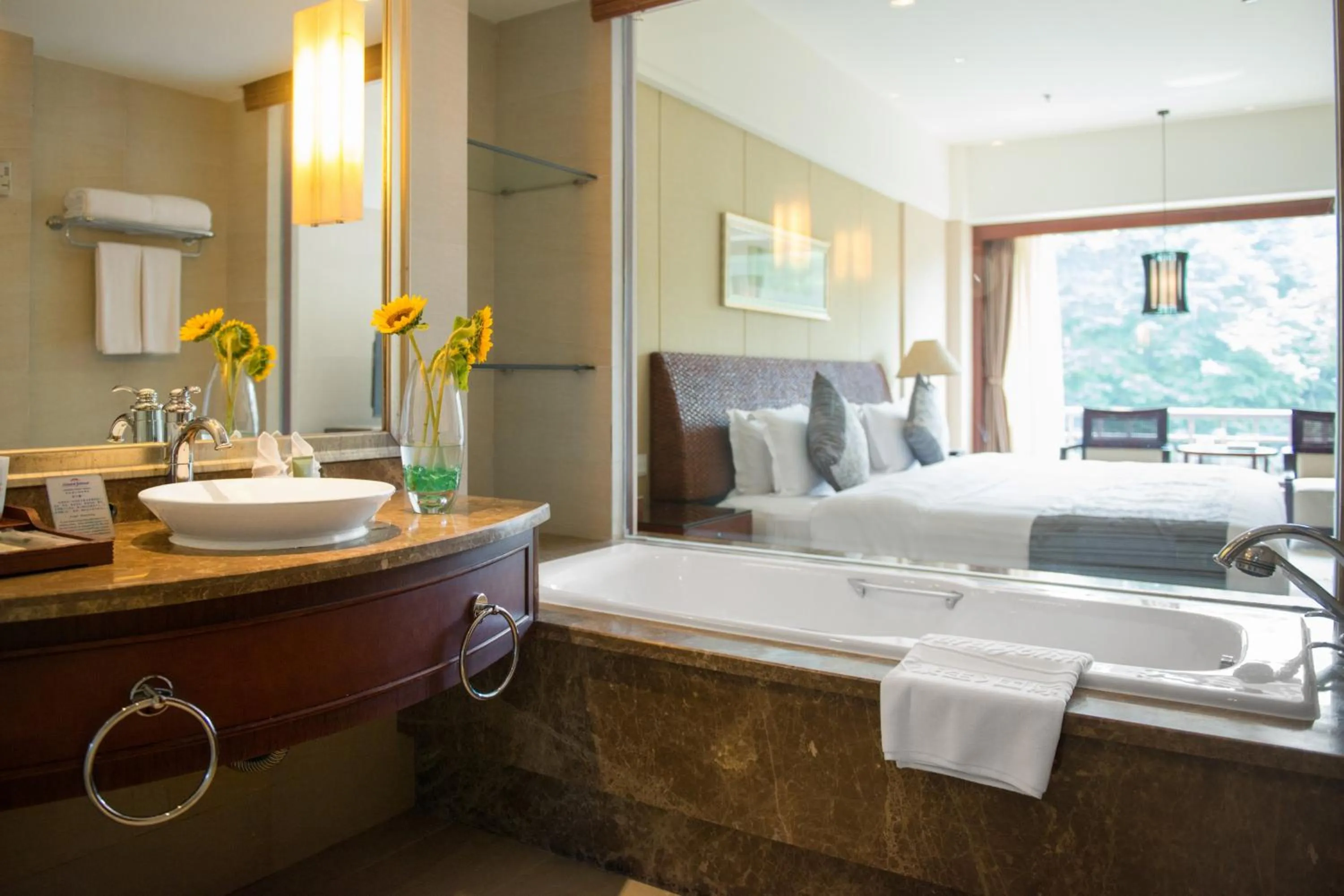 Photo of the whole room in Howard Johnson Conference Resort Chengdu