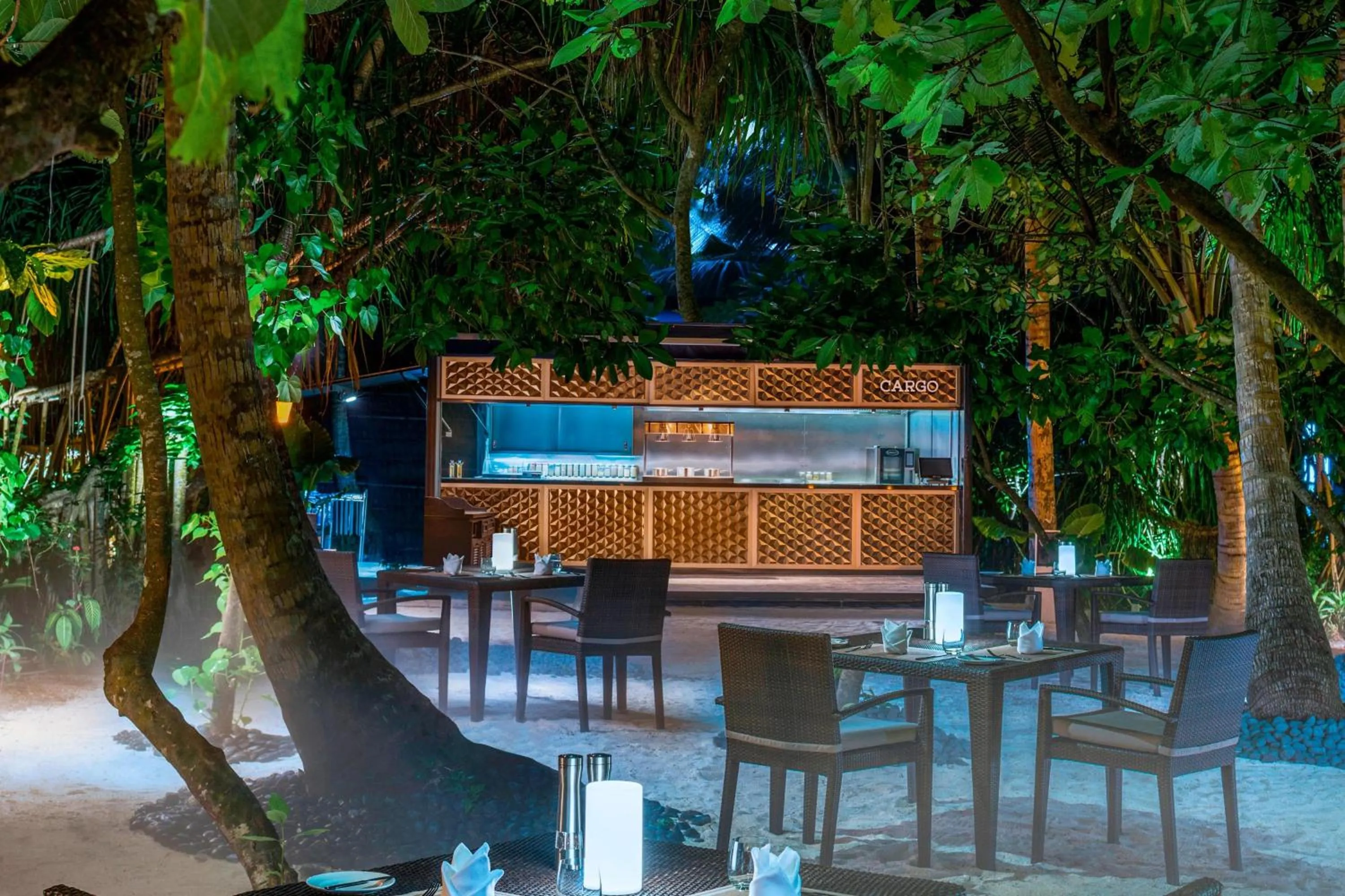 Restaurant/places to eat in The St. Regis Maldives Vommuli Resort