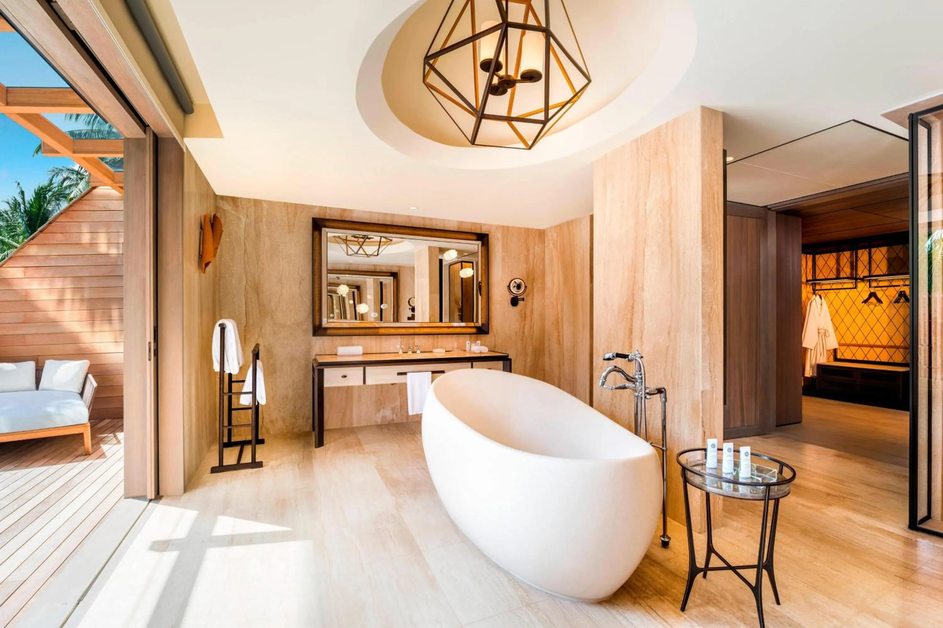 Bathroom in The St. Regis Maldives Vommuli Resort