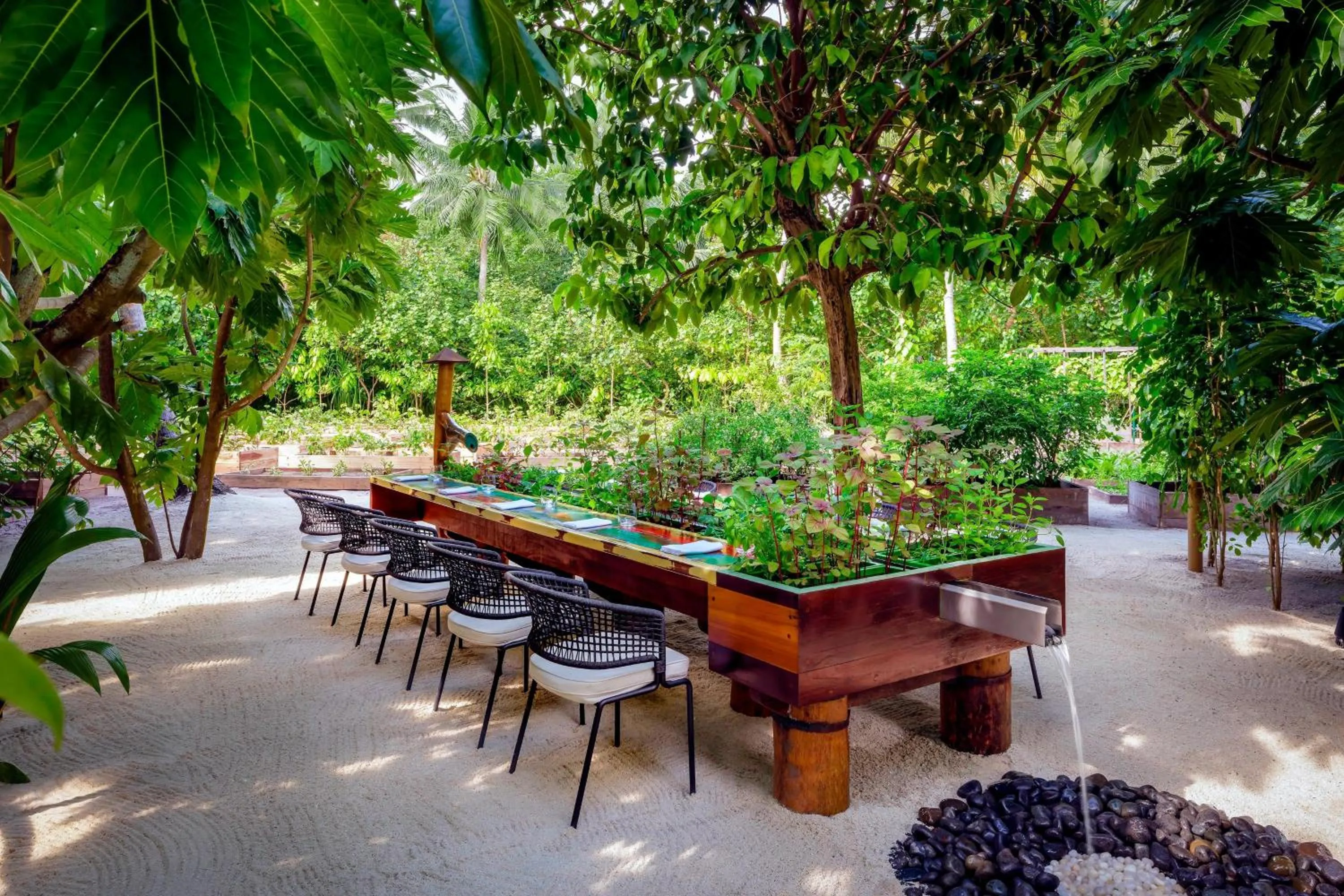 Restaurant/places to eat in The St. Regis Maldives Vommuli Resort