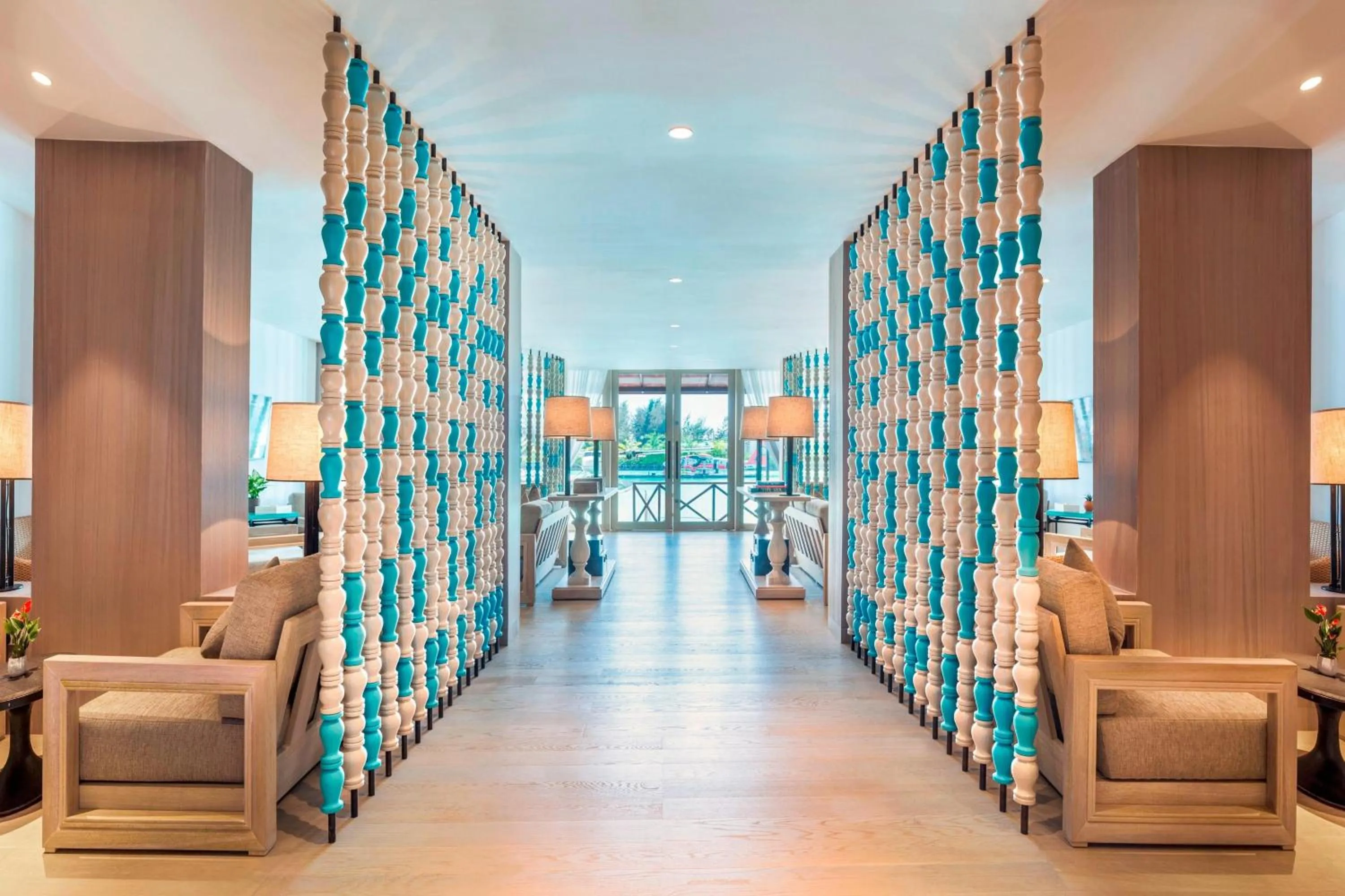 Lounge or bar in The St. Regis Maldives Vommuli Resort