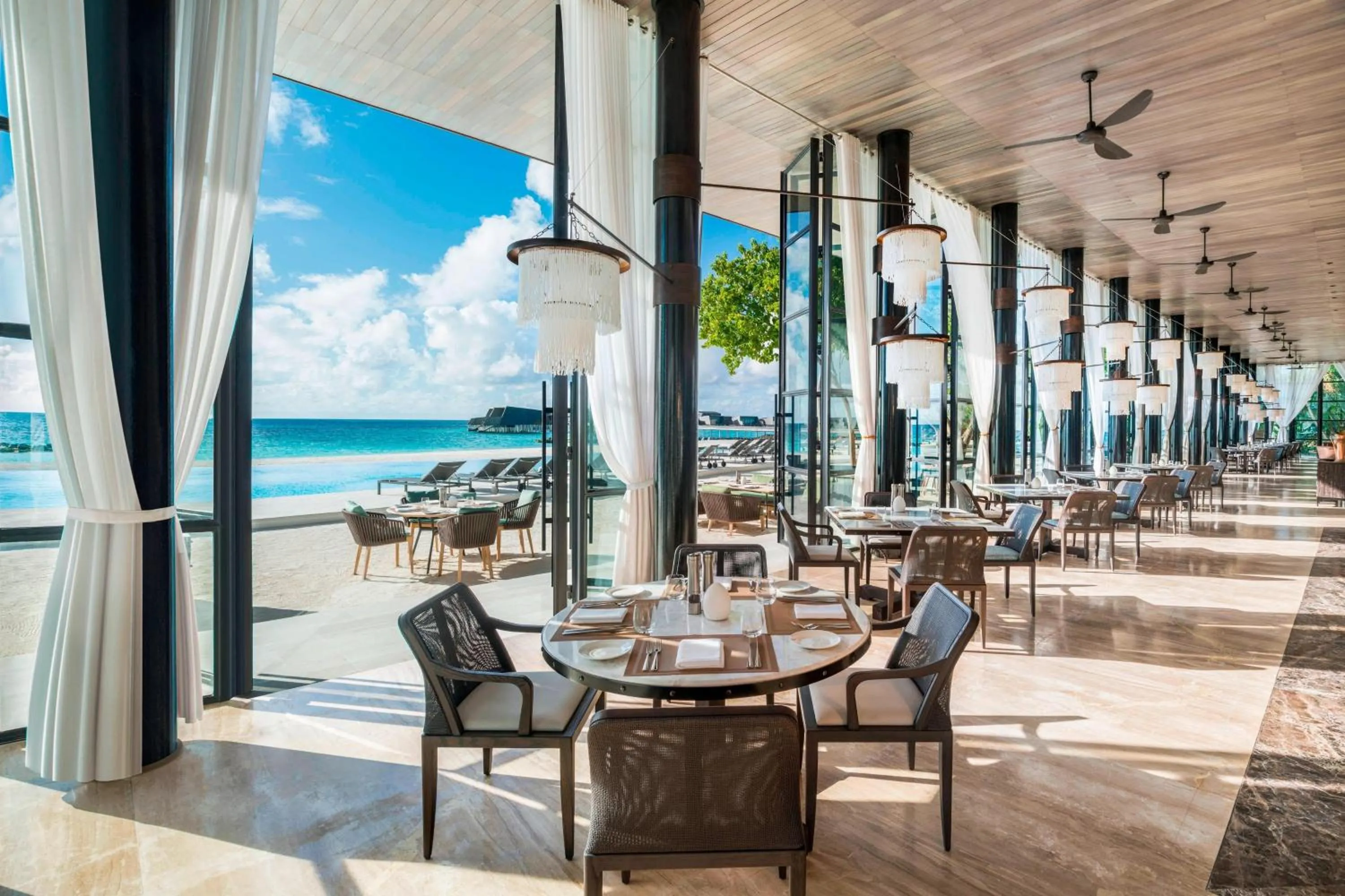 Restaurant/places to eat in The St. Regis Maldives Vommuli Resort