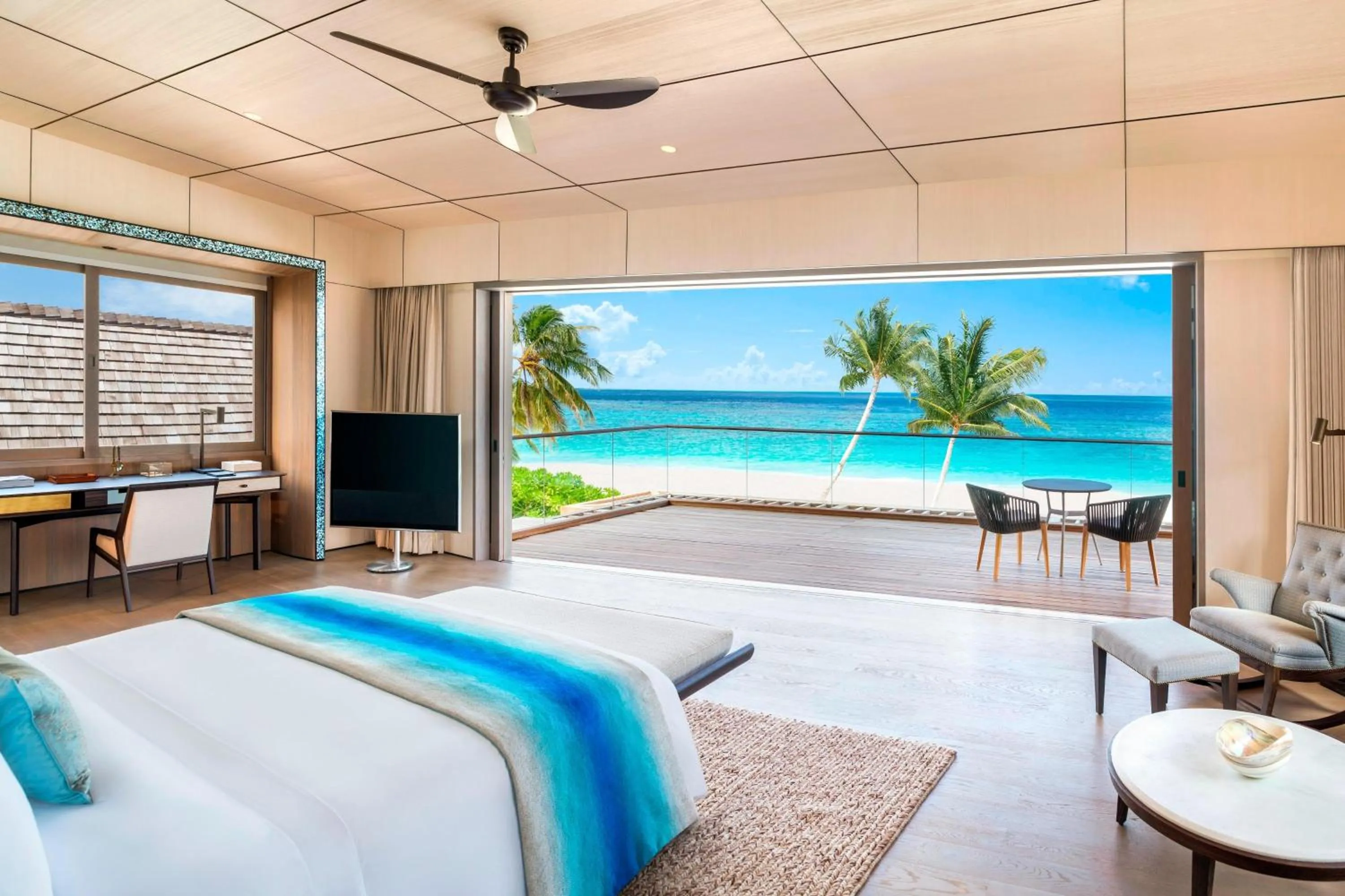 Bedroom, Bed in The St. Regis Maldives Vommuli Resort