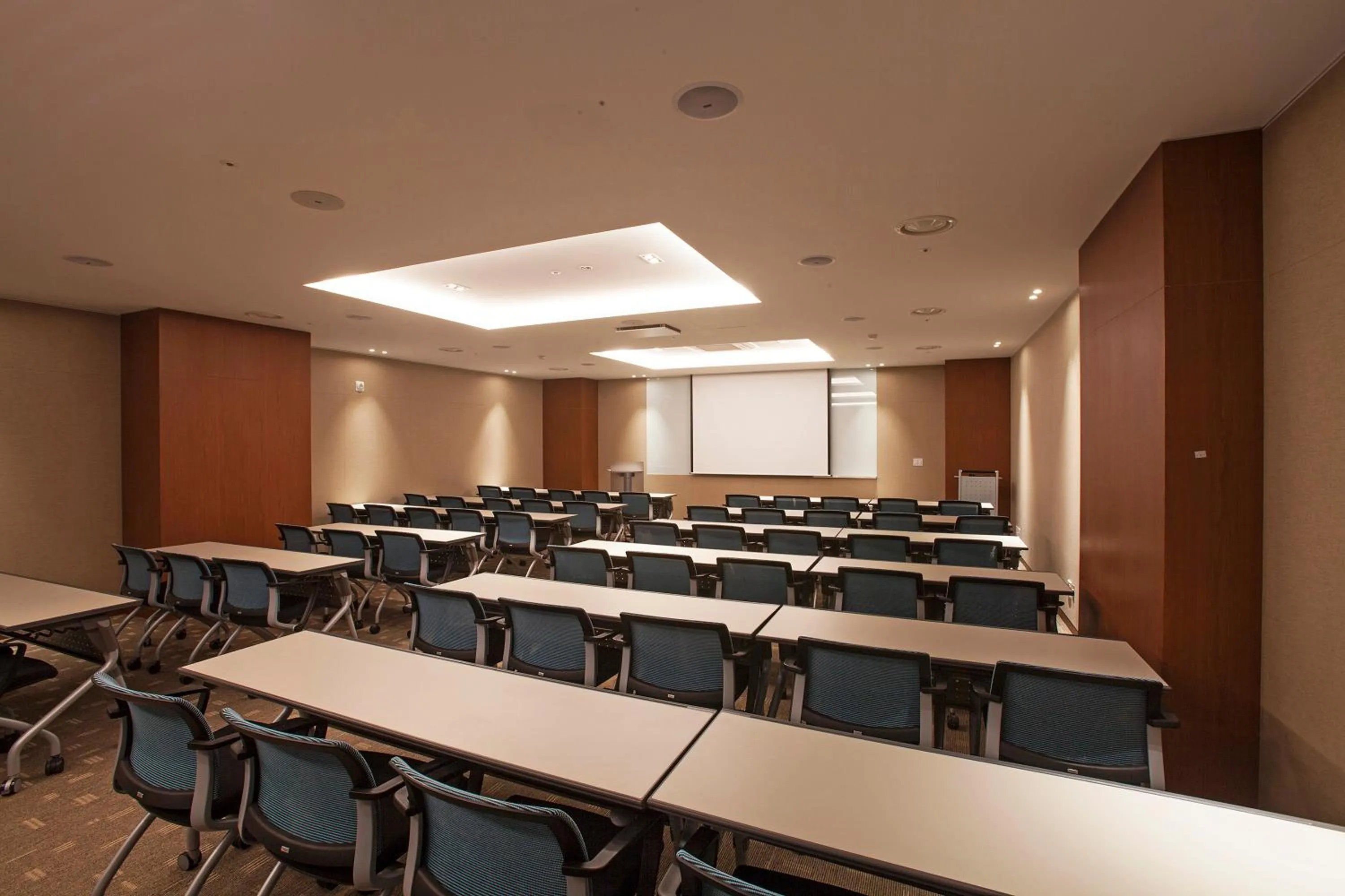 Gwangyang Lacky Hotel