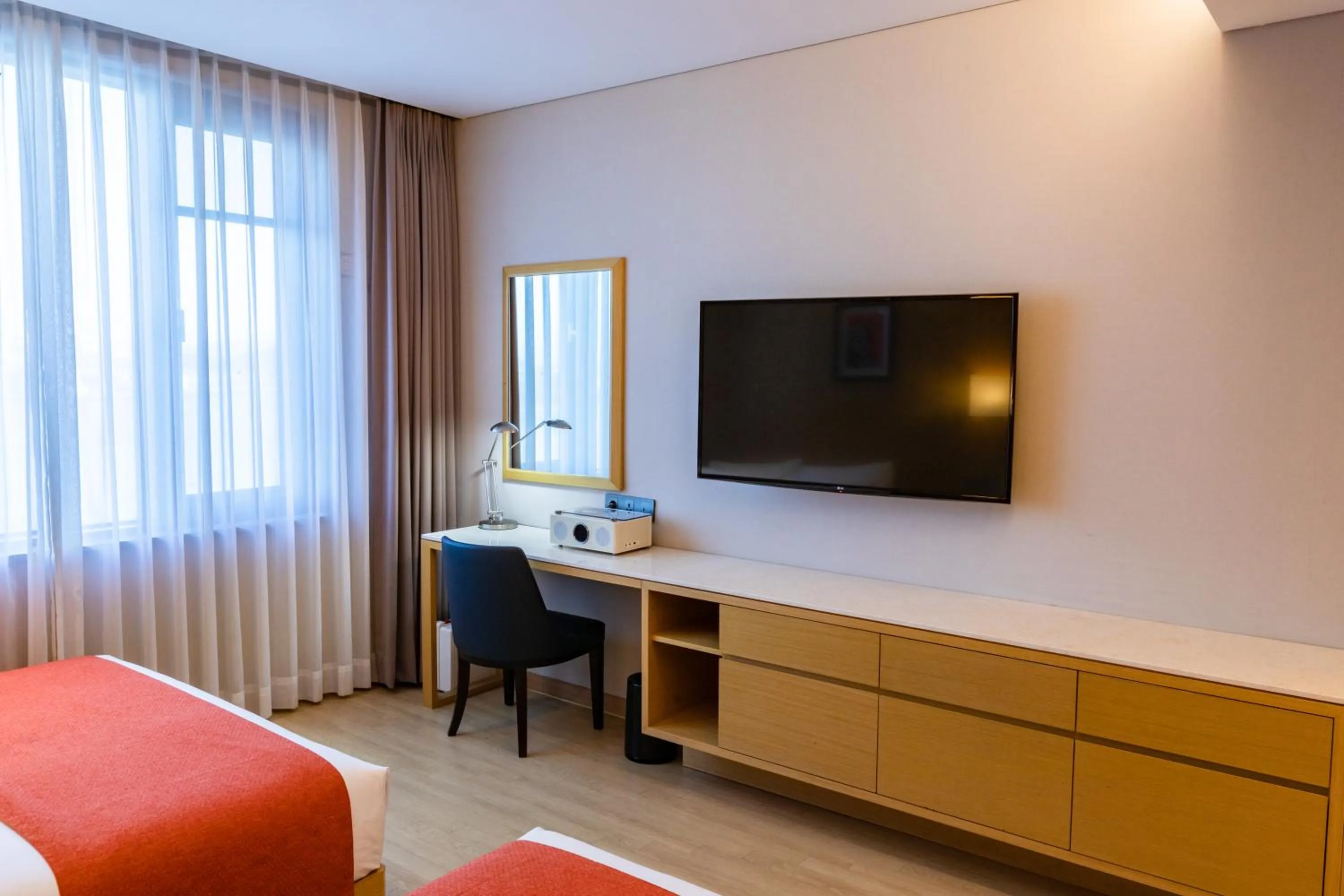 TV and multimedia, Bed in Gwangyang Lacky Hotel